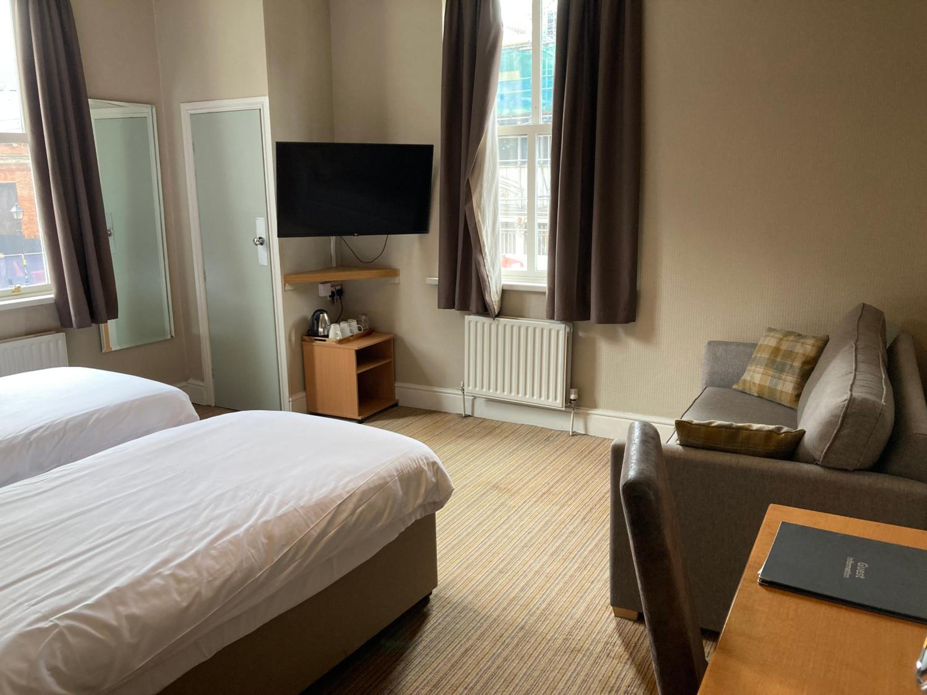 Triple Room with Bathroom