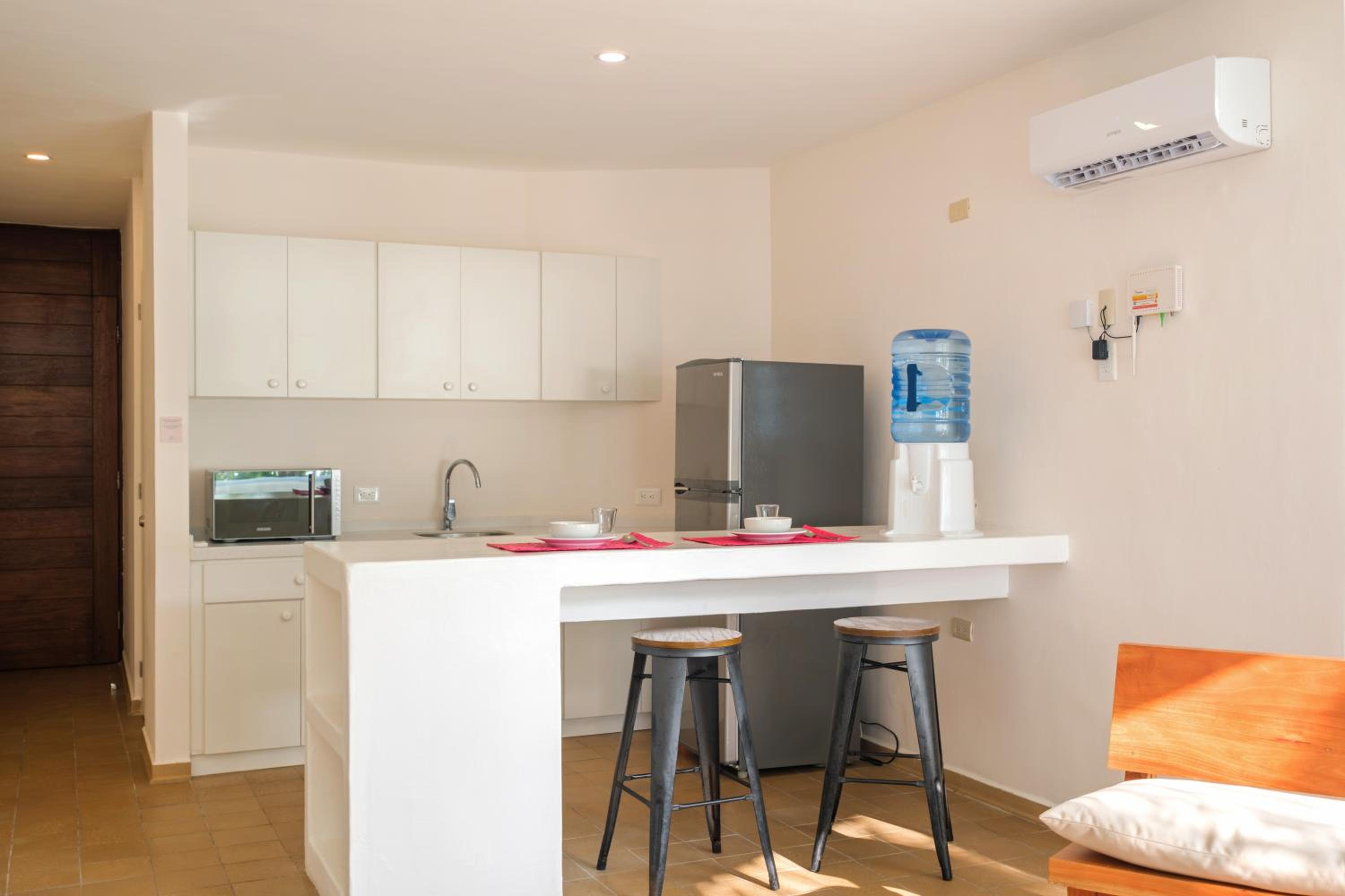 Apartment with Balcony - Photo 2