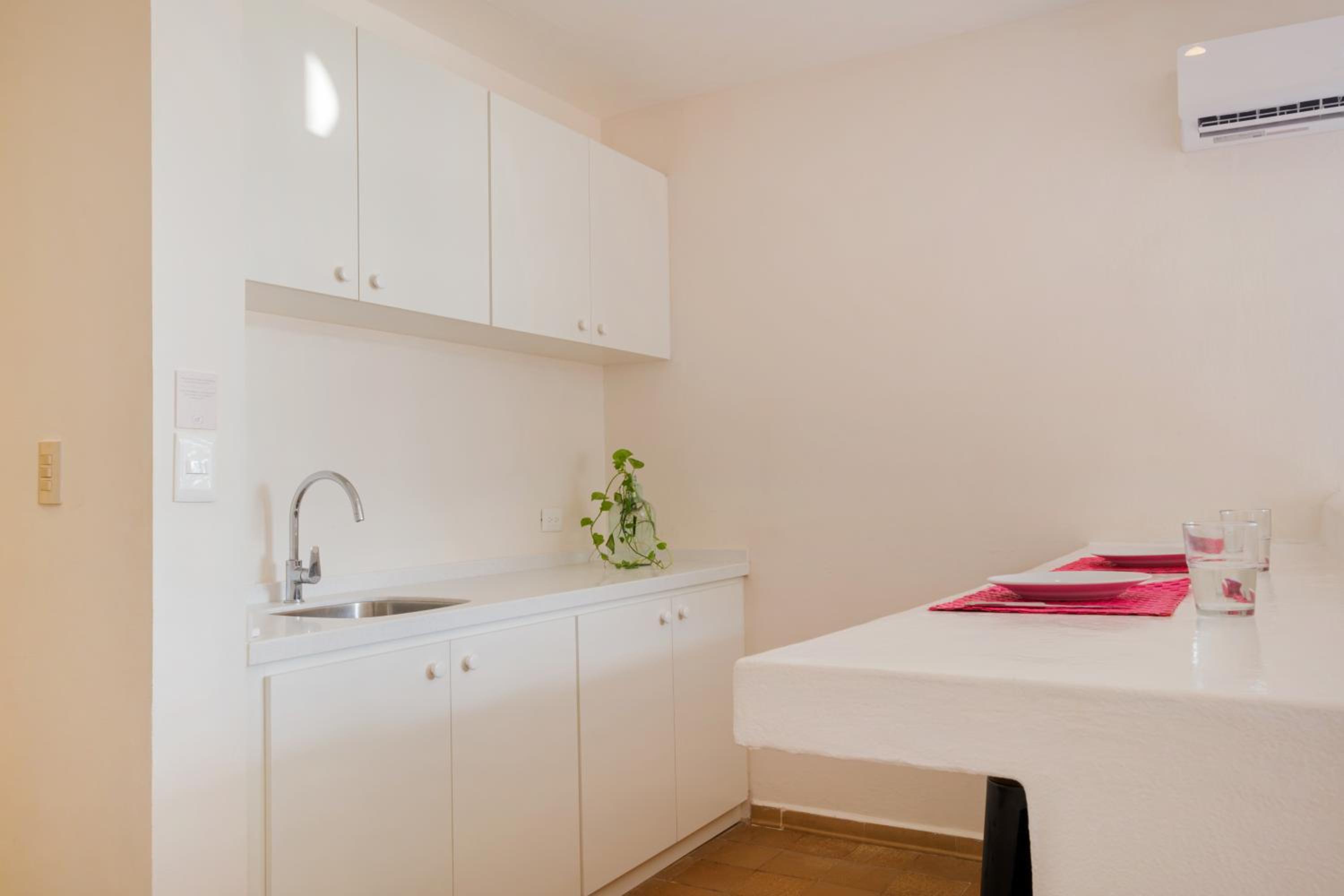 Suite with Garden View - Photo 6