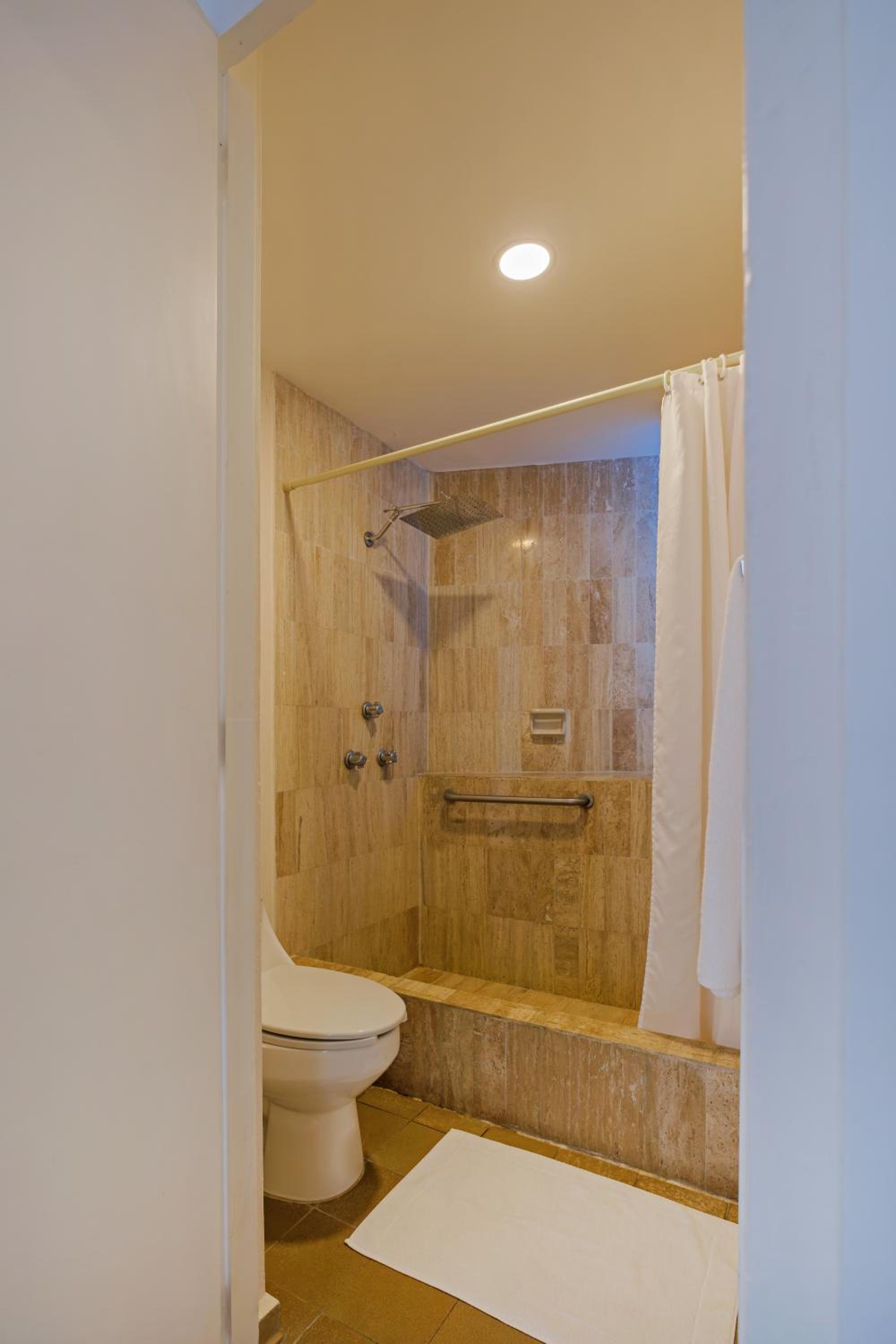 Suite with Garden View - Photo 2