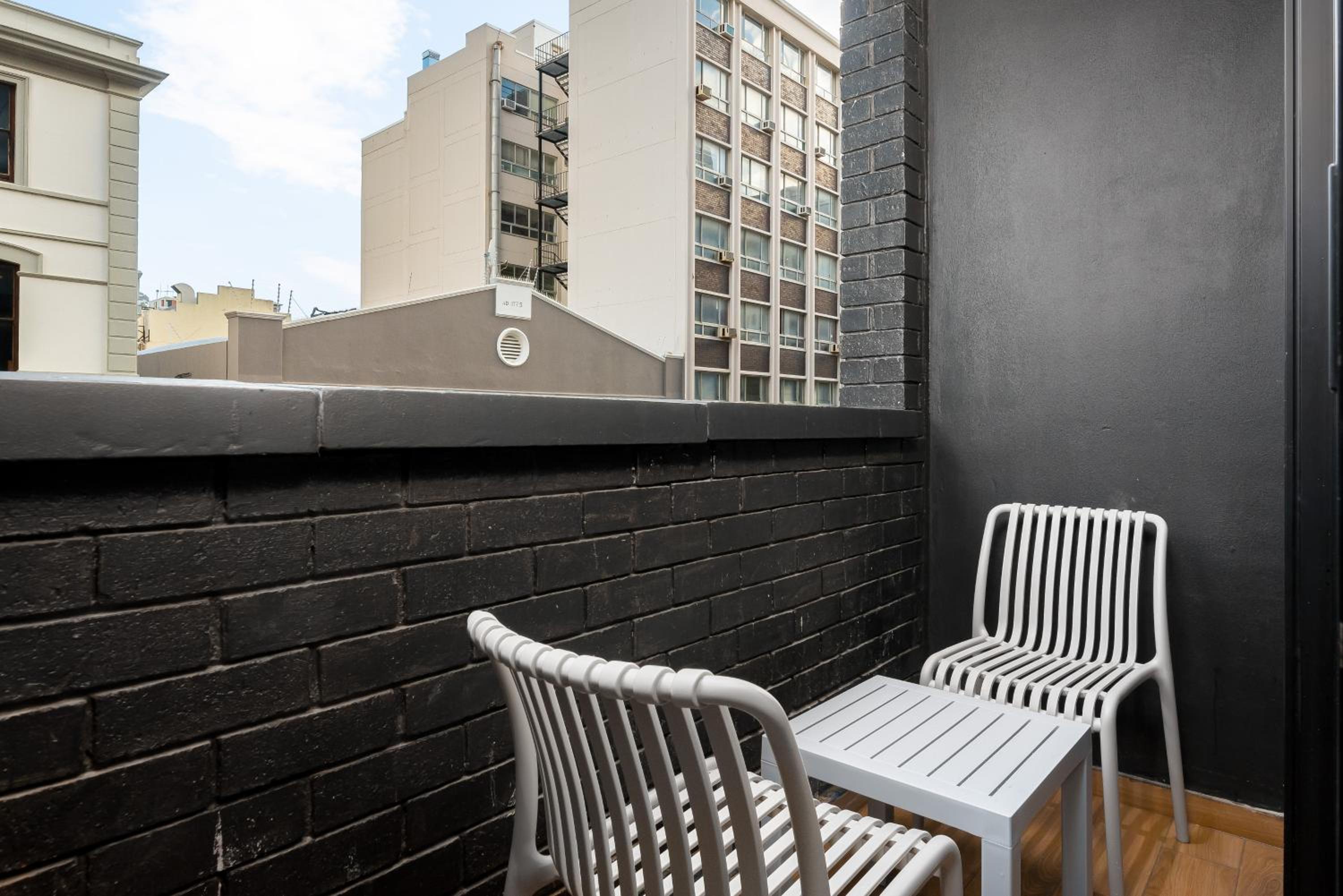 Studio with Balcony - Photo 2