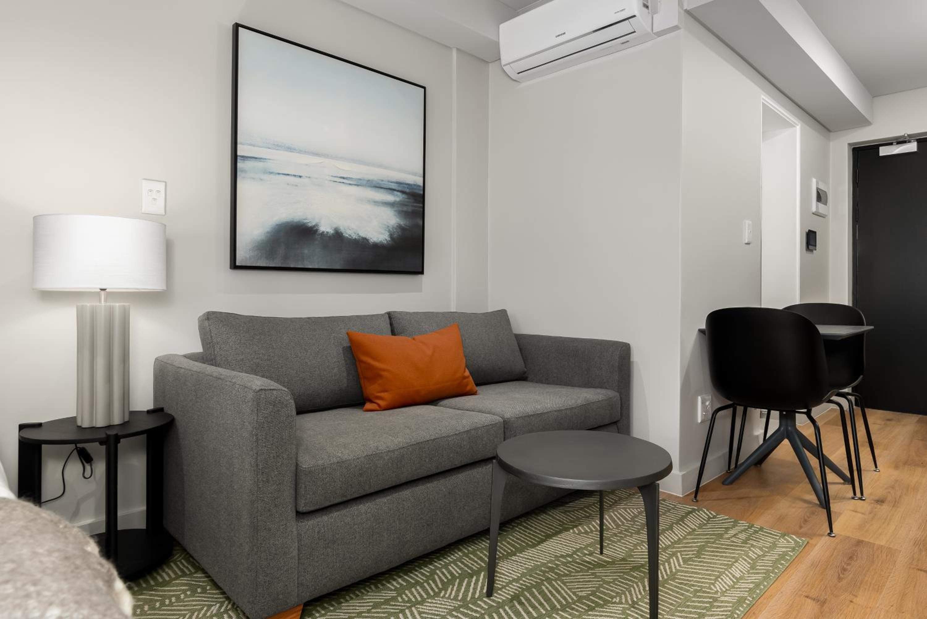 Studio with Balcony - Photo 6