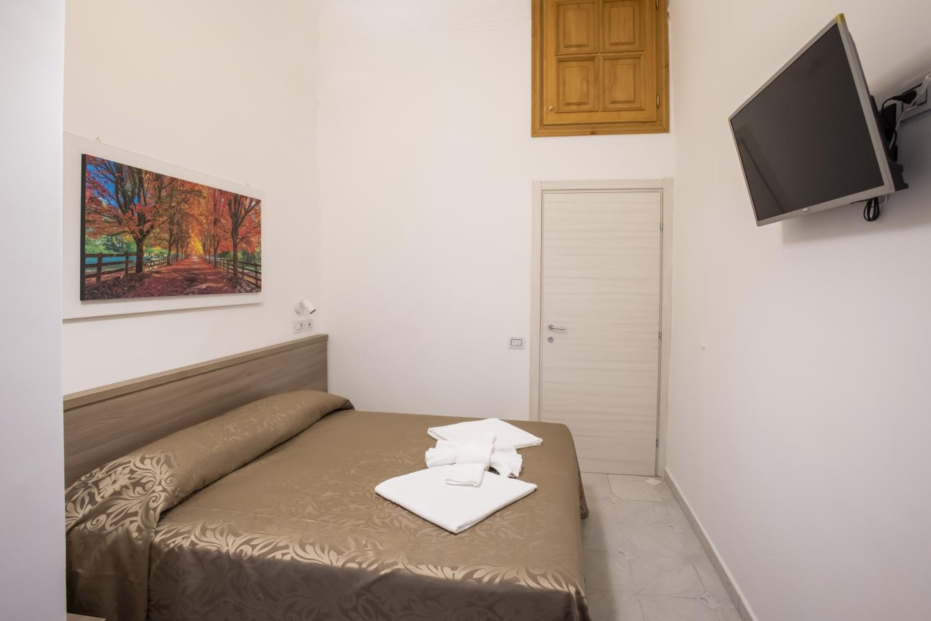 Double Room with Private Bathroom photo 2