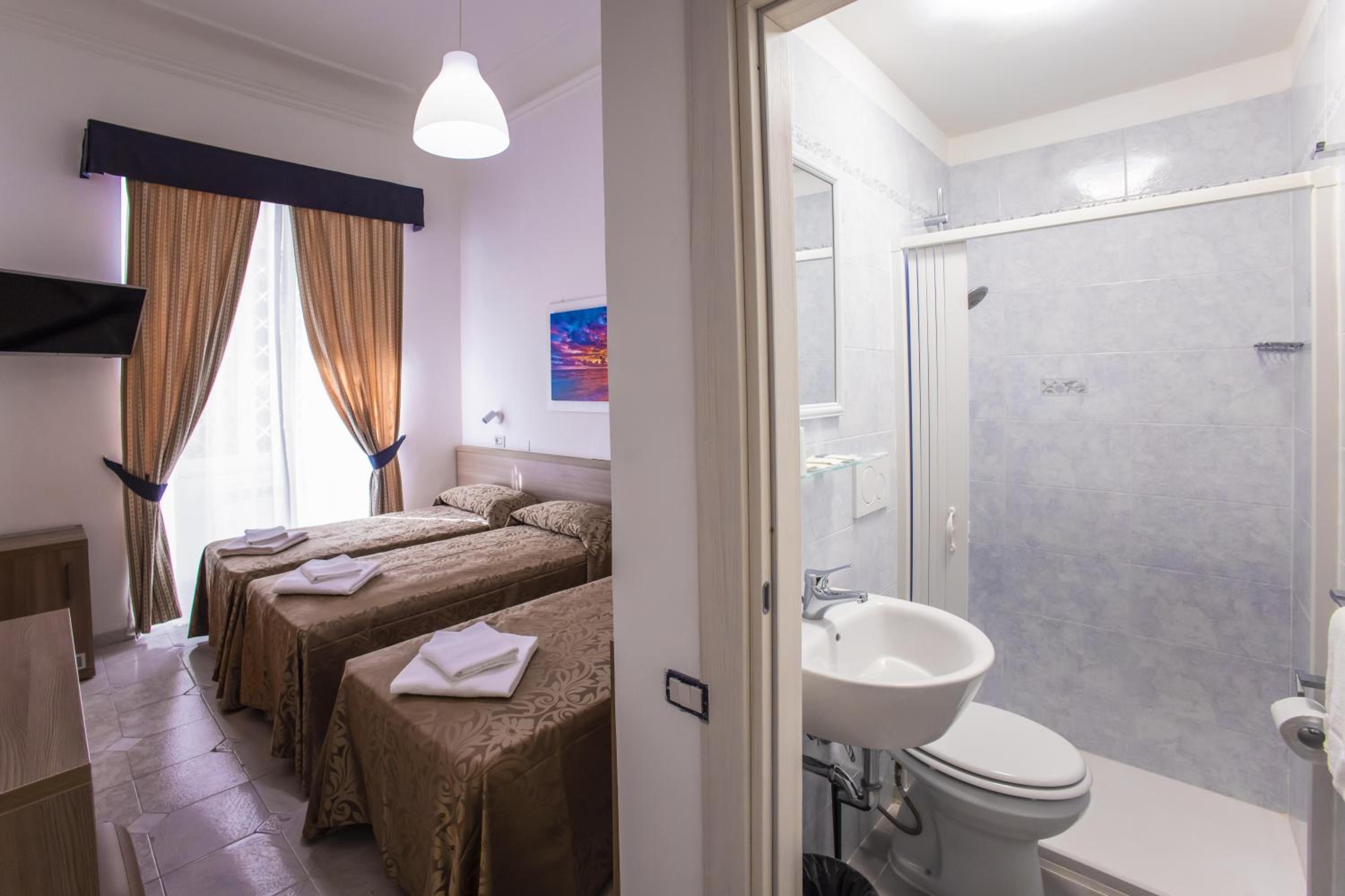 Triple Room with Private Bathroom photo 3