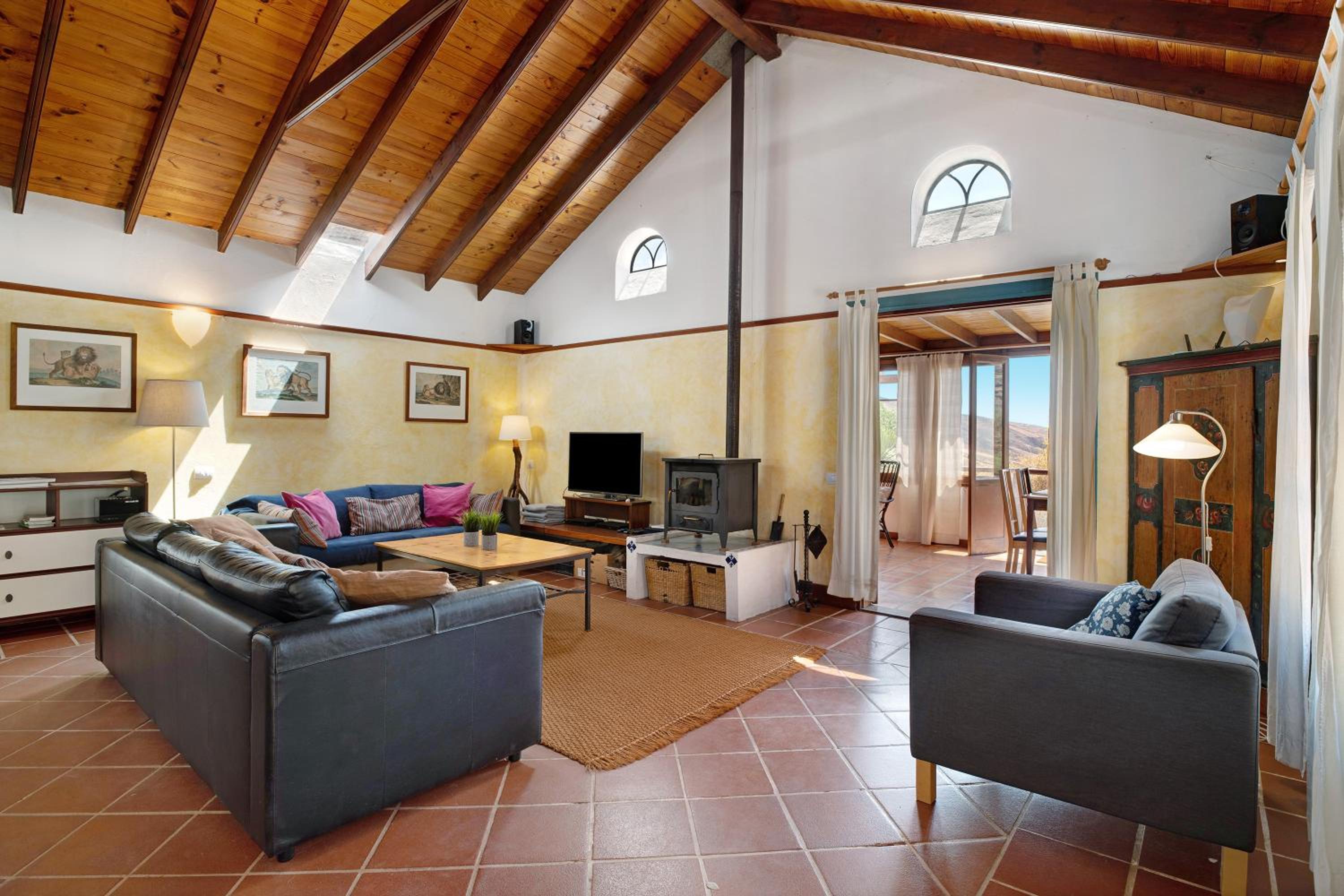 Three-Bedroom House photo 3