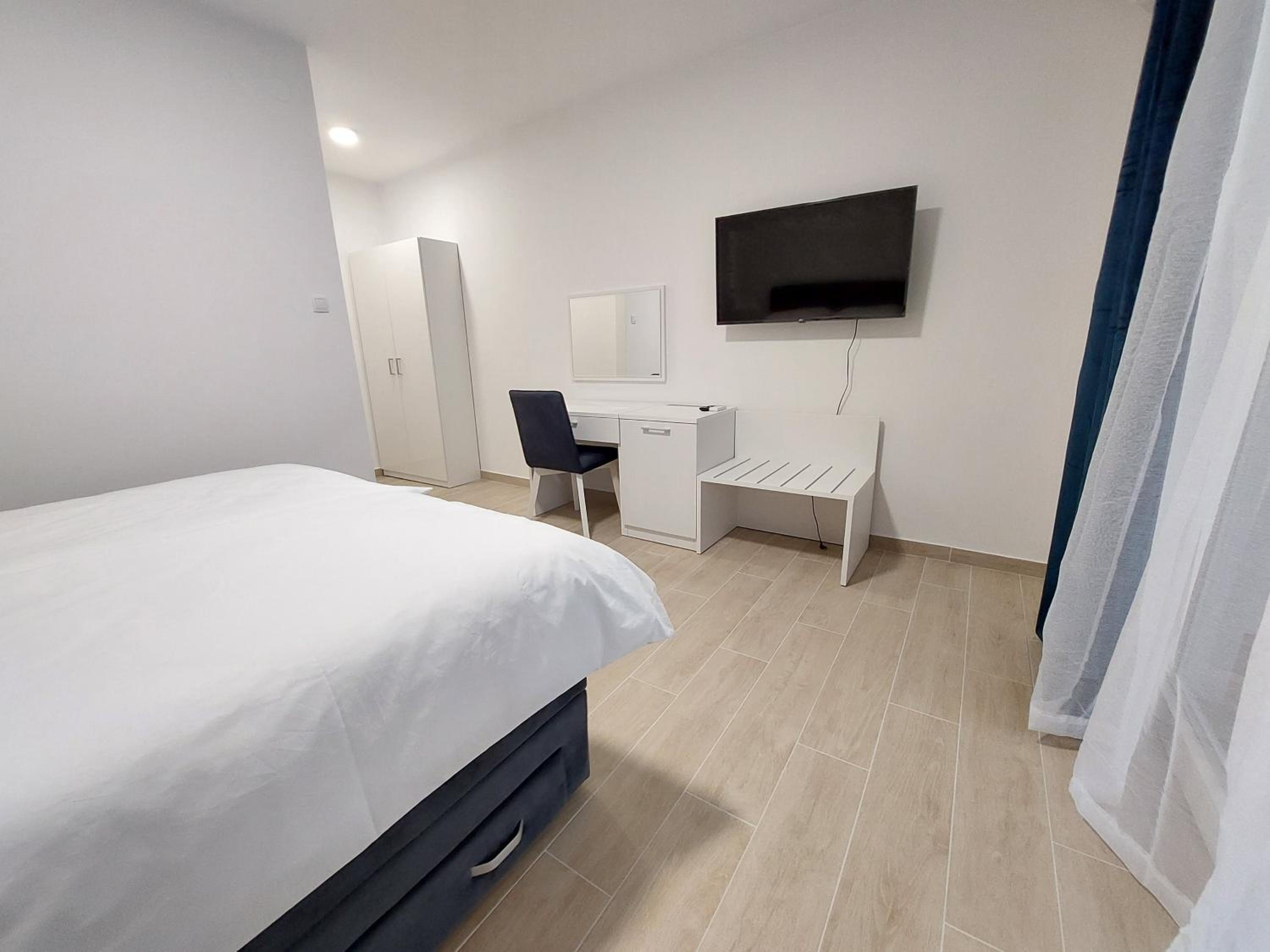 Double Room with Balcony (2 Adults + 1 Child) photo 2