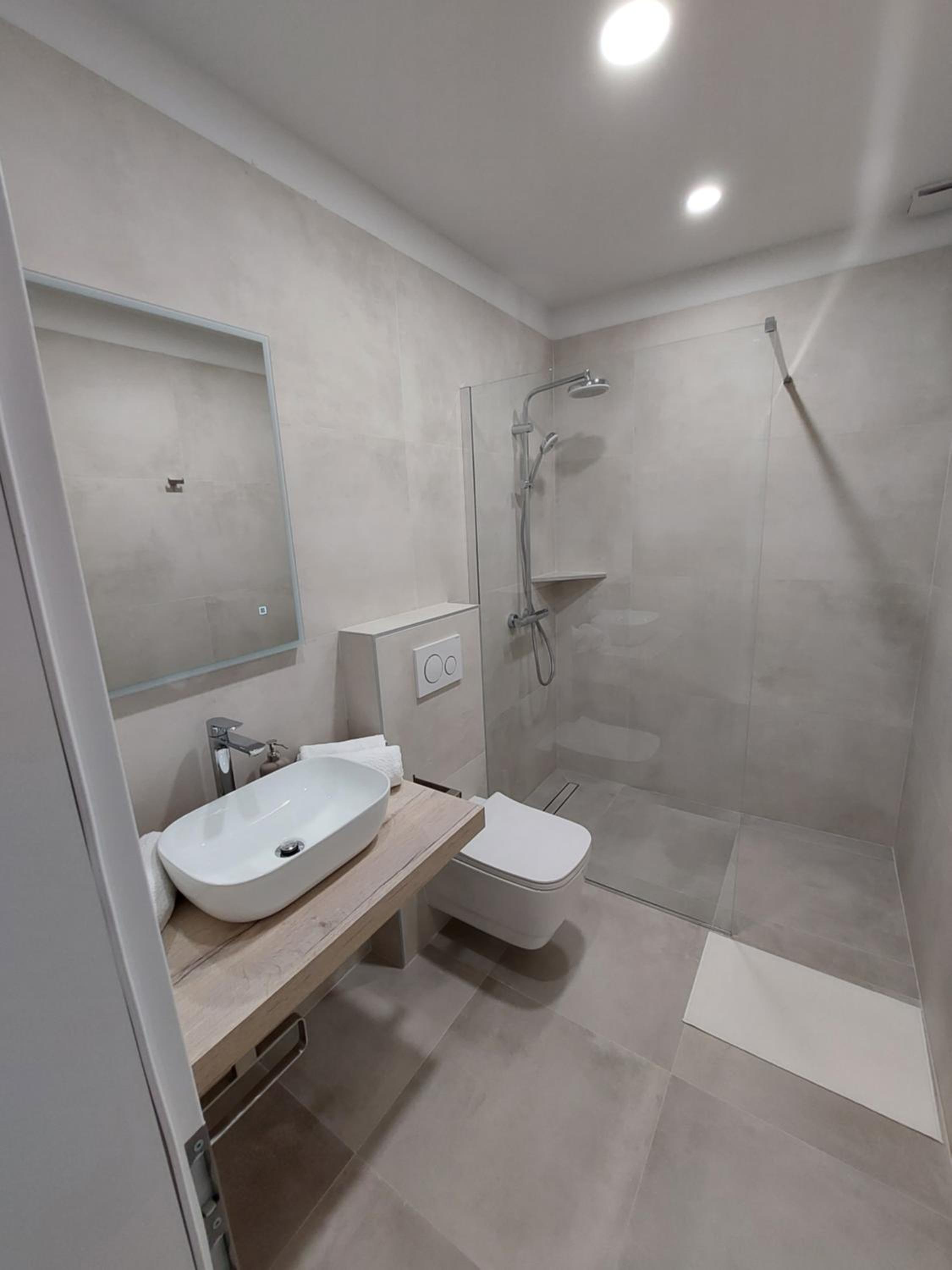 Double Room with Balcony (2 Adults + 1 Child) photo 3