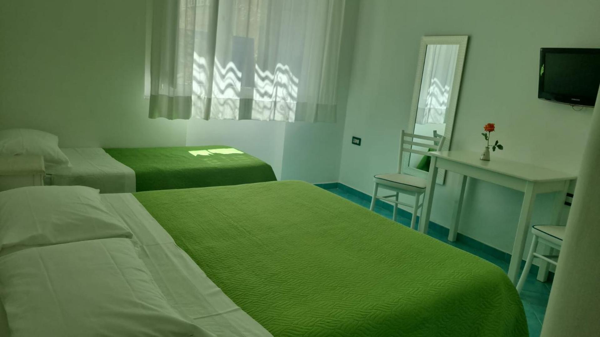 Basic Triple Room - Photo 9