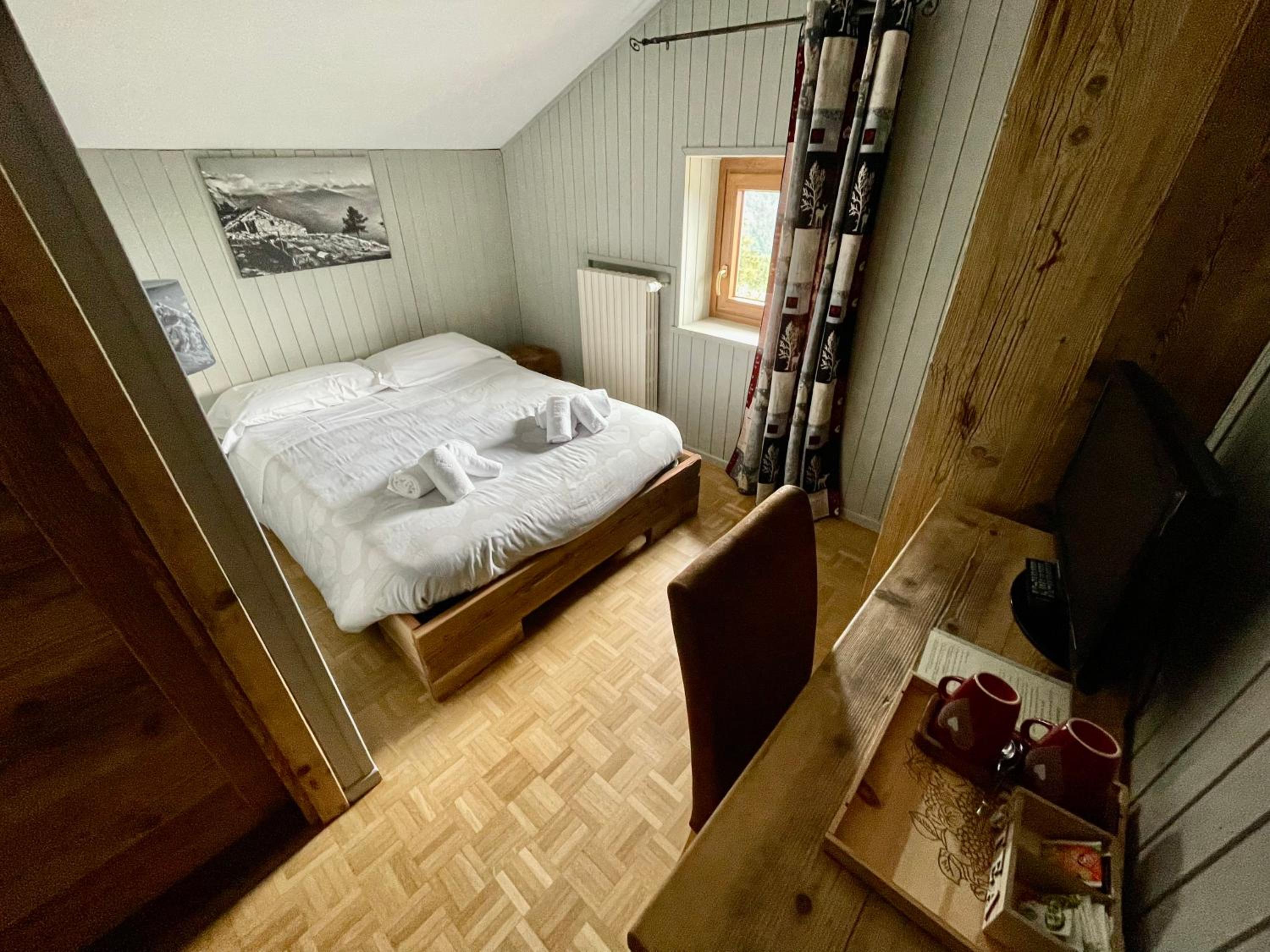 Single Room with Mountain View