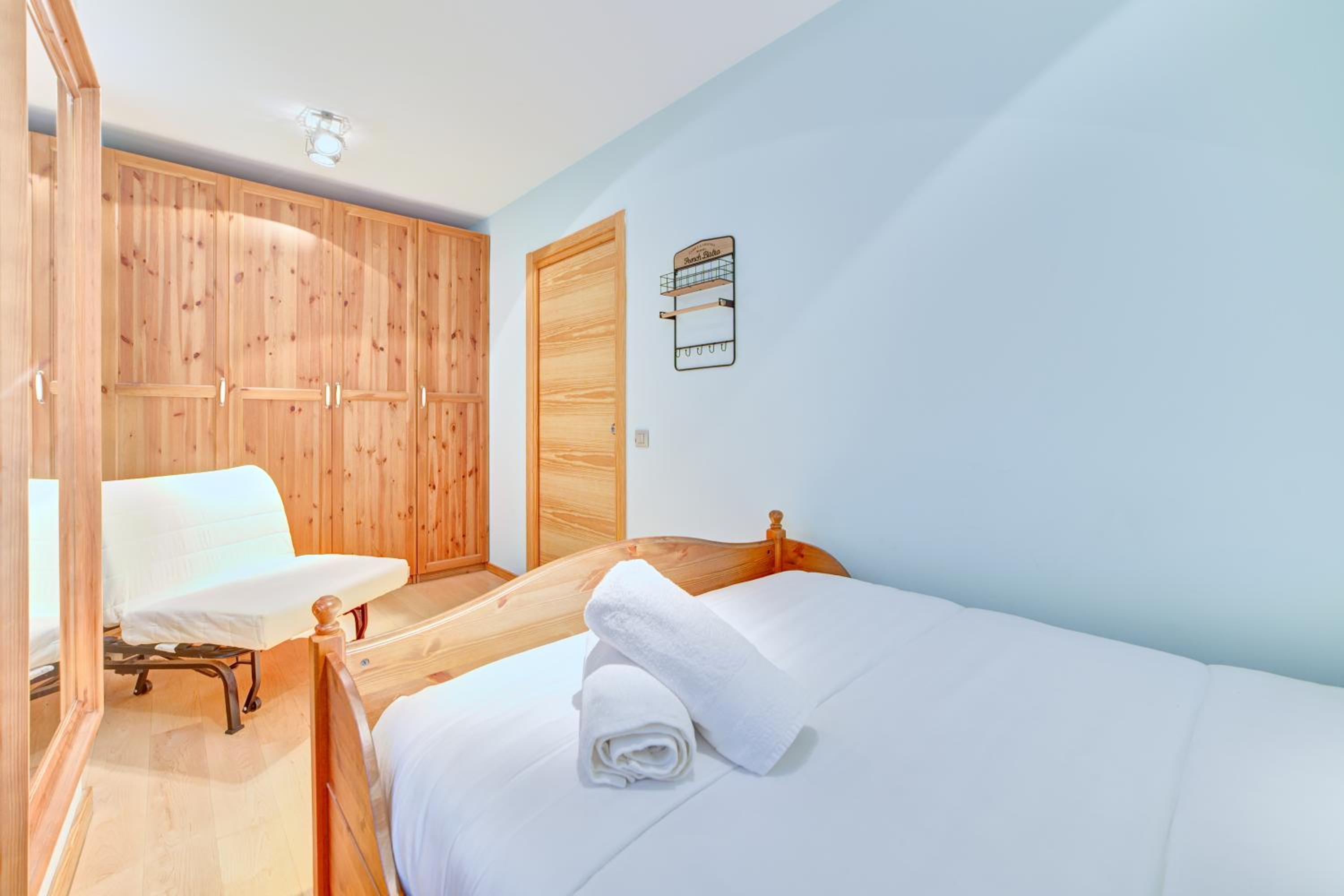 Two-Bedroom Apartment with Balcony photo 3