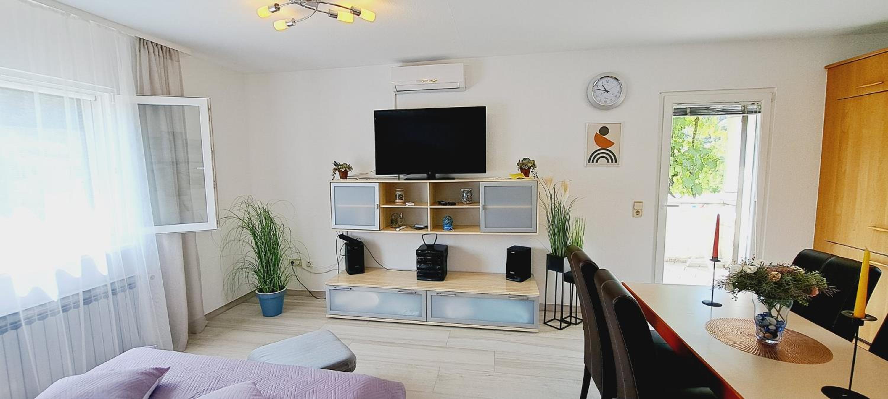 Apartment with Balcony photo 3