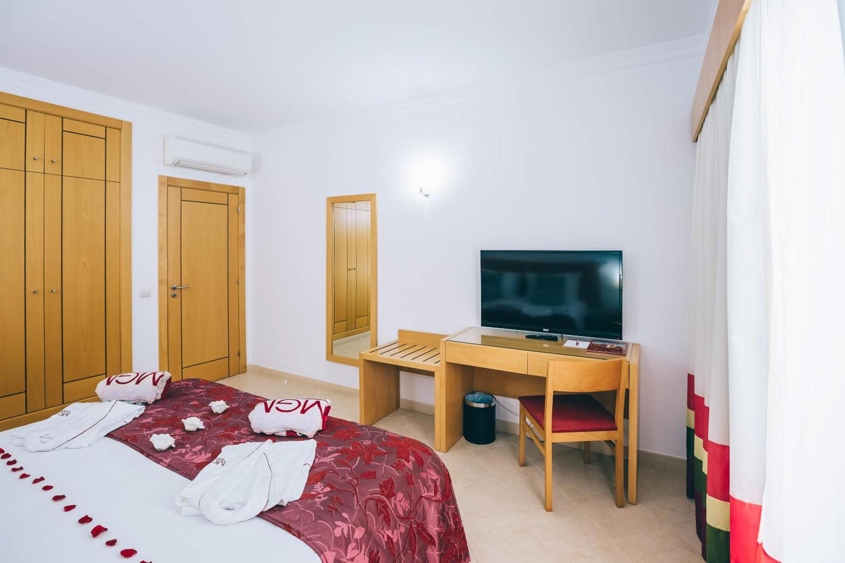 Deluxe One Bedroom Apartment – 4 Adults photo 3