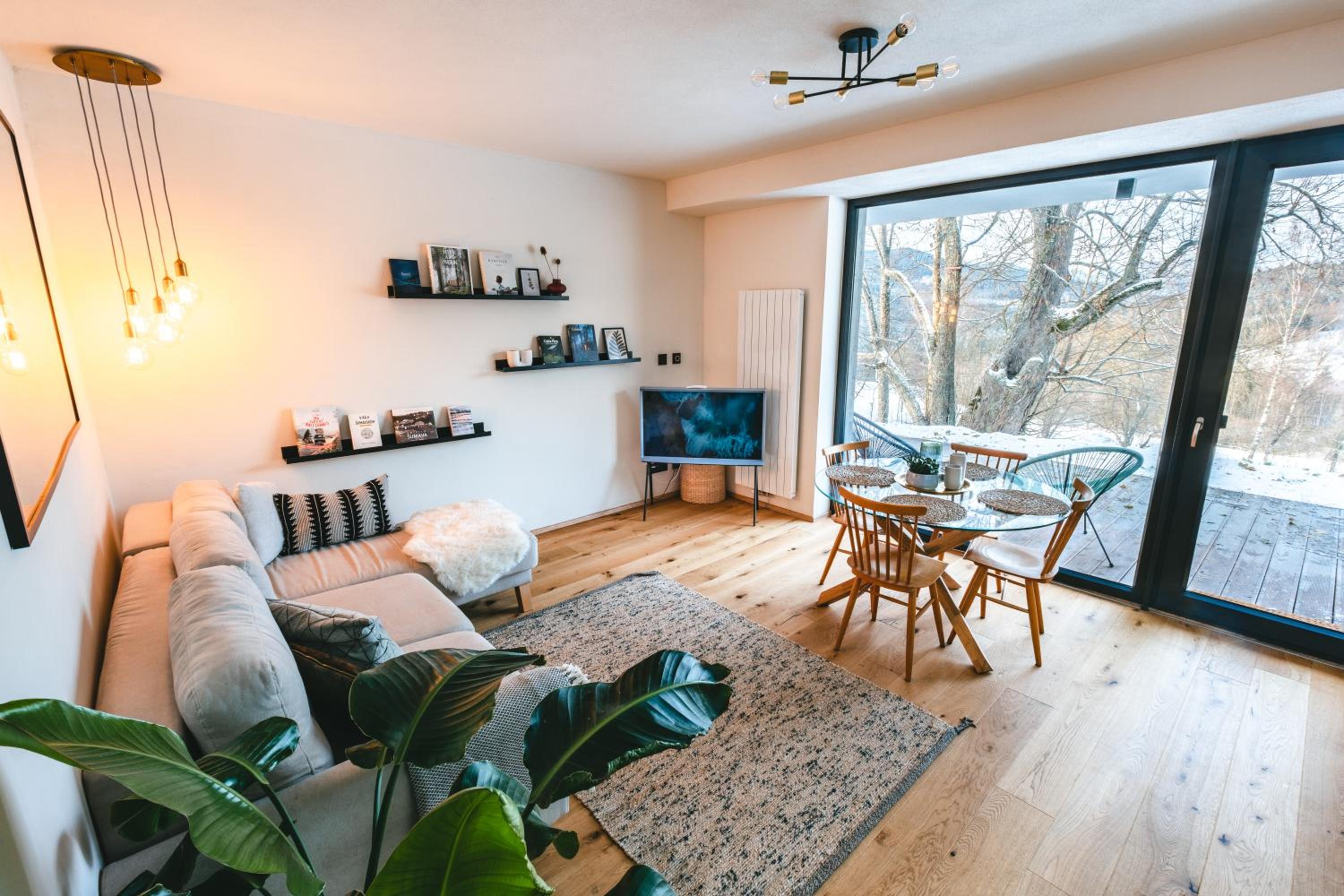 One-Bedroom Apartment photo 1
