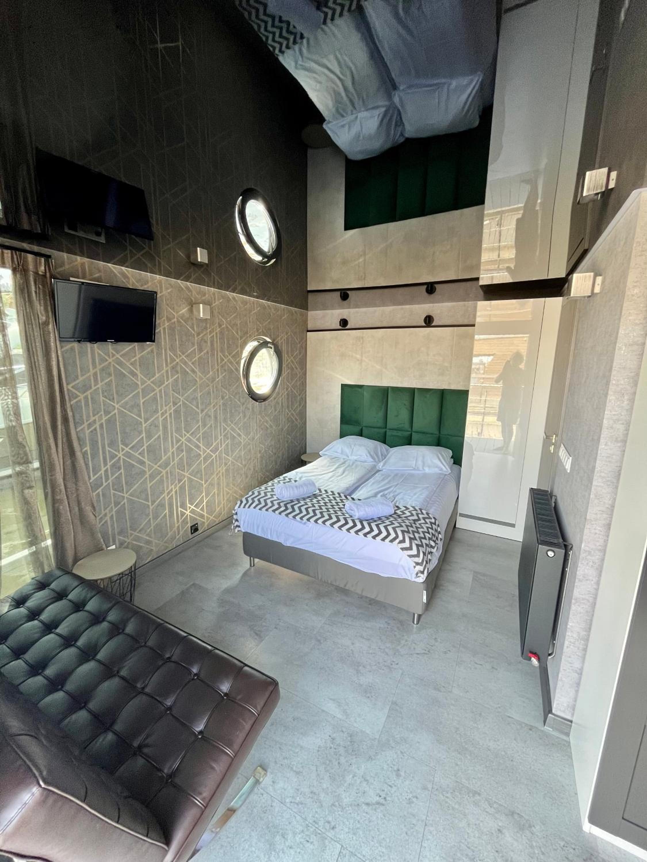 Apartment with Terrace - Photo 1