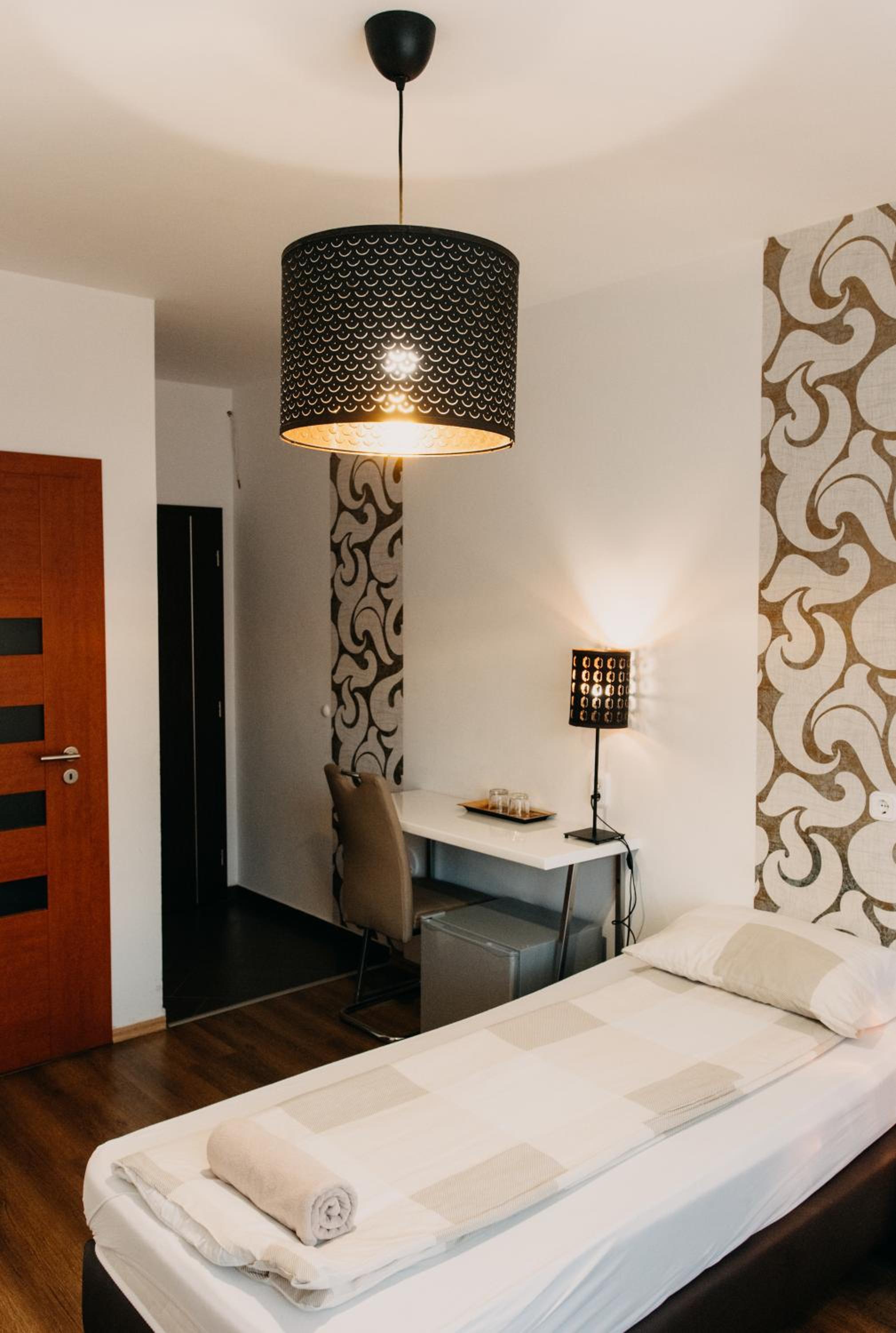 Superior Twin Room - Photo 11