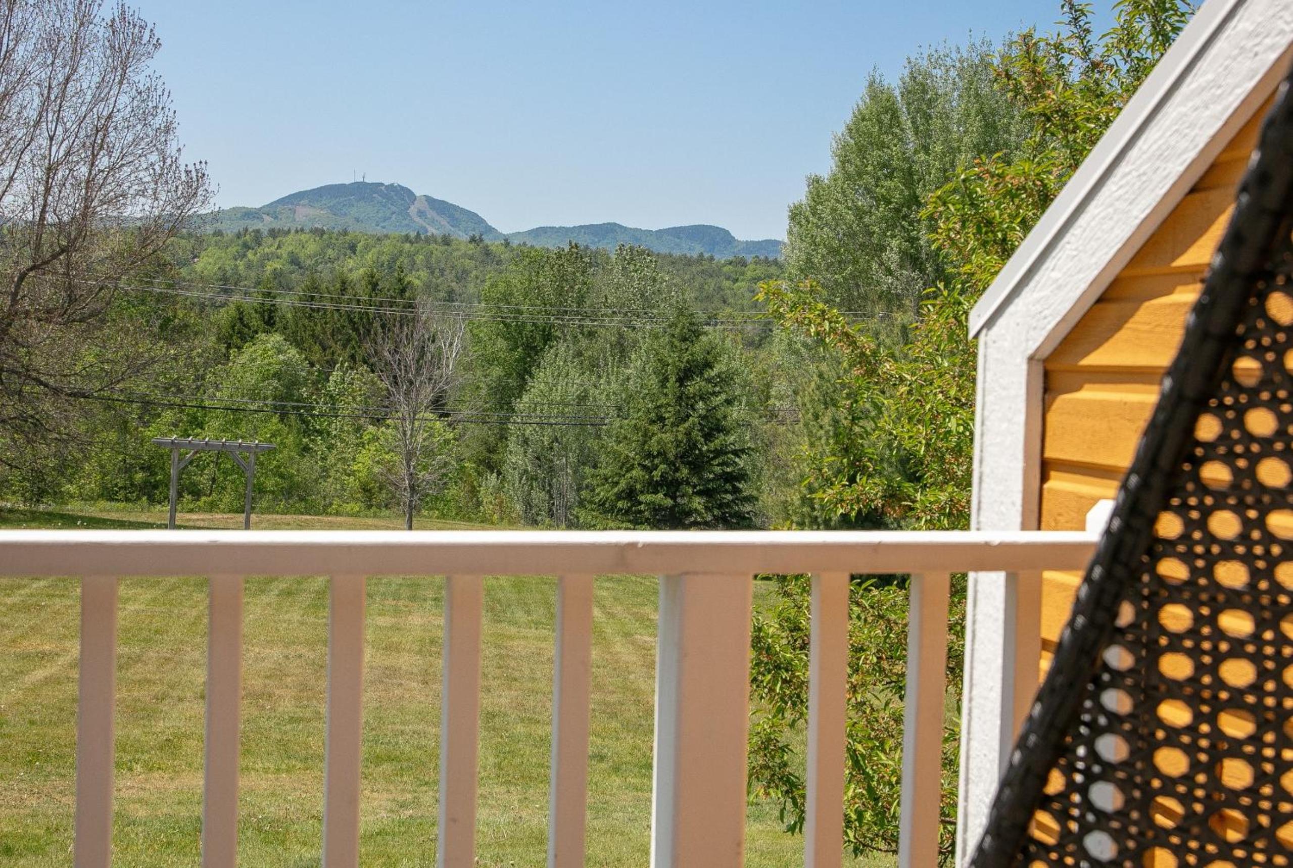King Suite with Balcony - Photo 7
