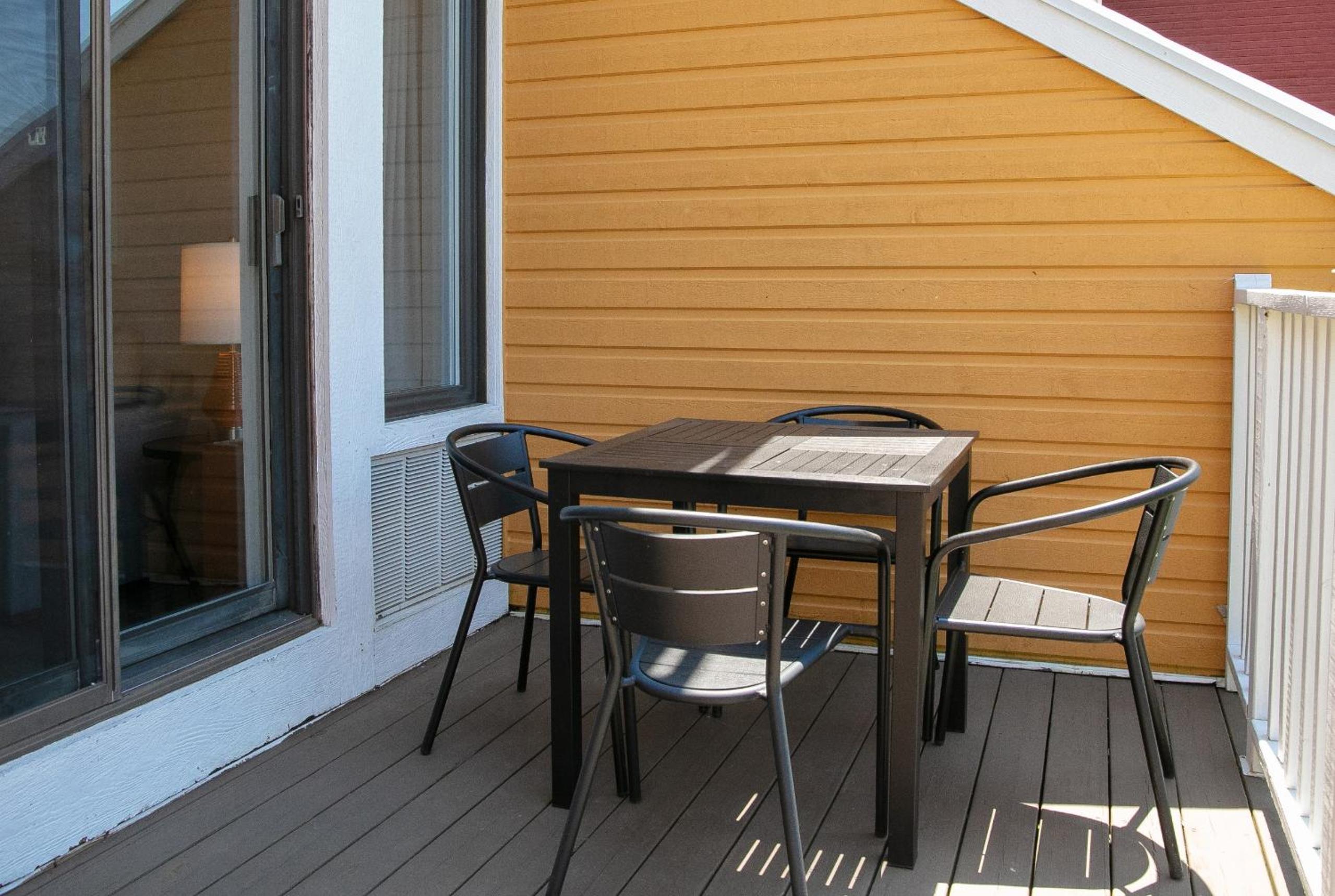 King Suite with Balcony - Photo 2