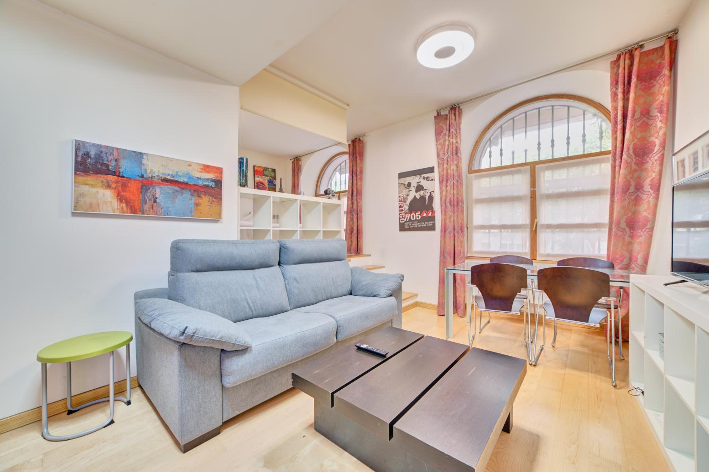 Apartamento de dos habitaciones con balcón
