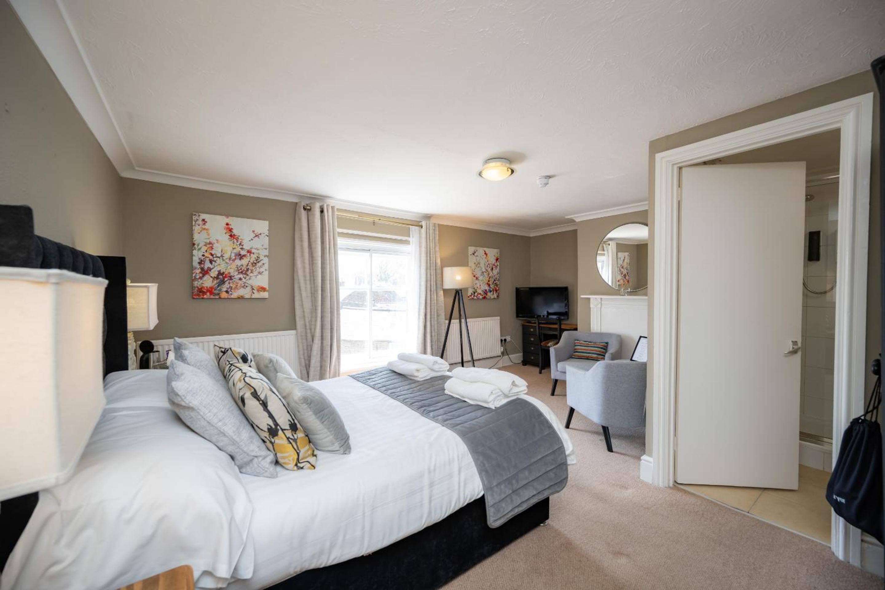 Large Double Room - Photo 11
