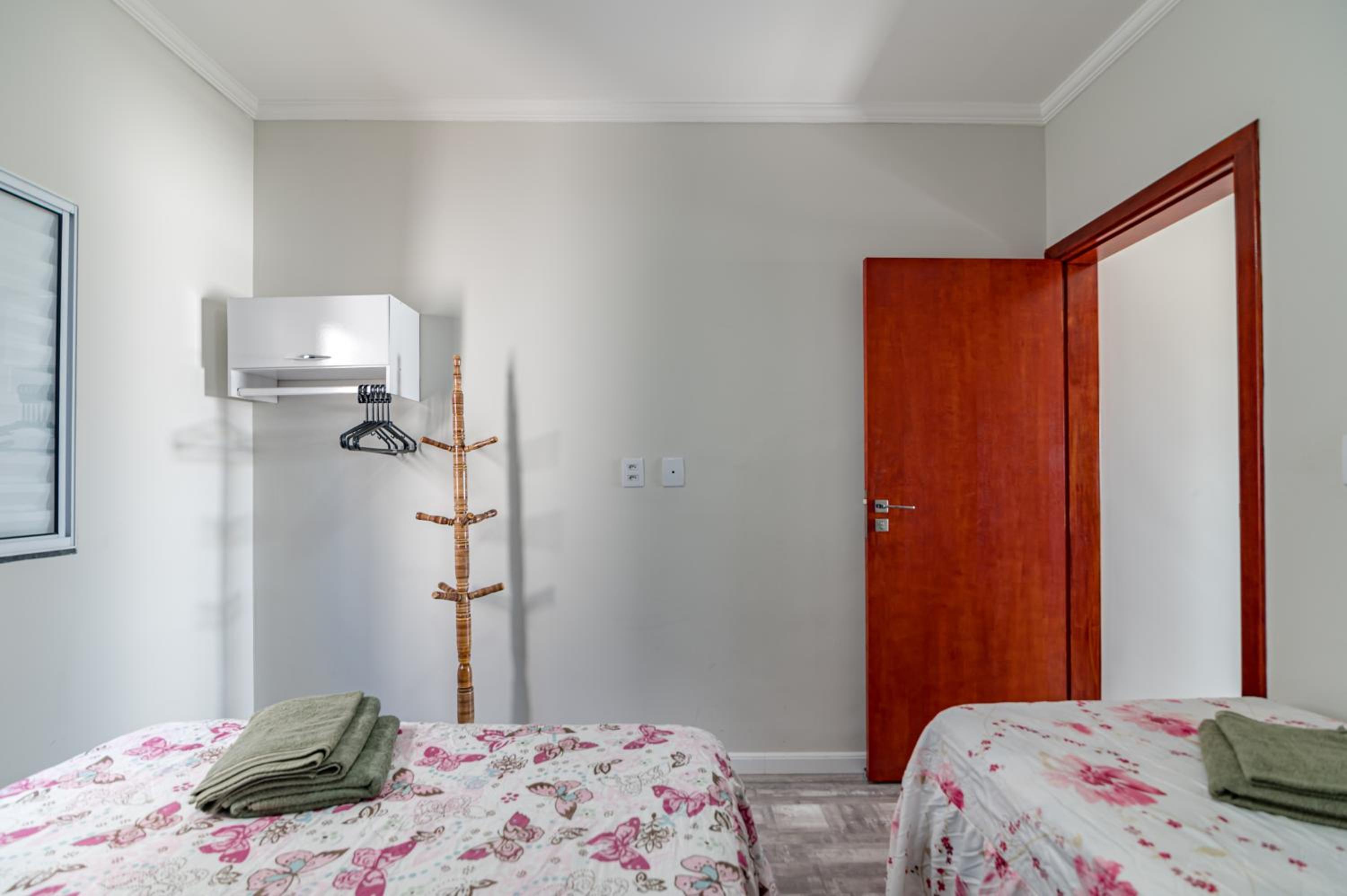 One-Bedroom Apartment - Photo 4