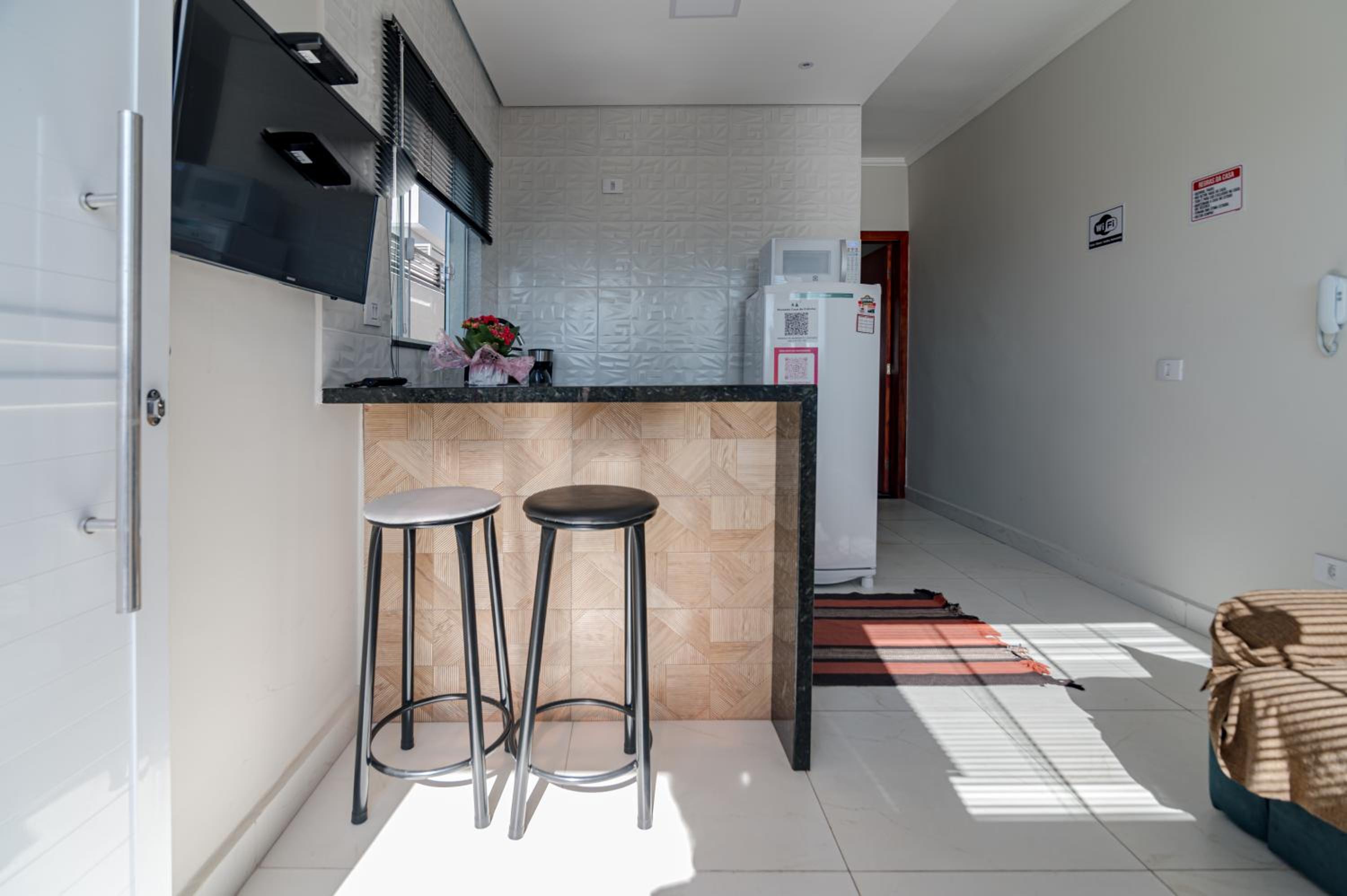 One-Bedroom Apartment - Photo 8