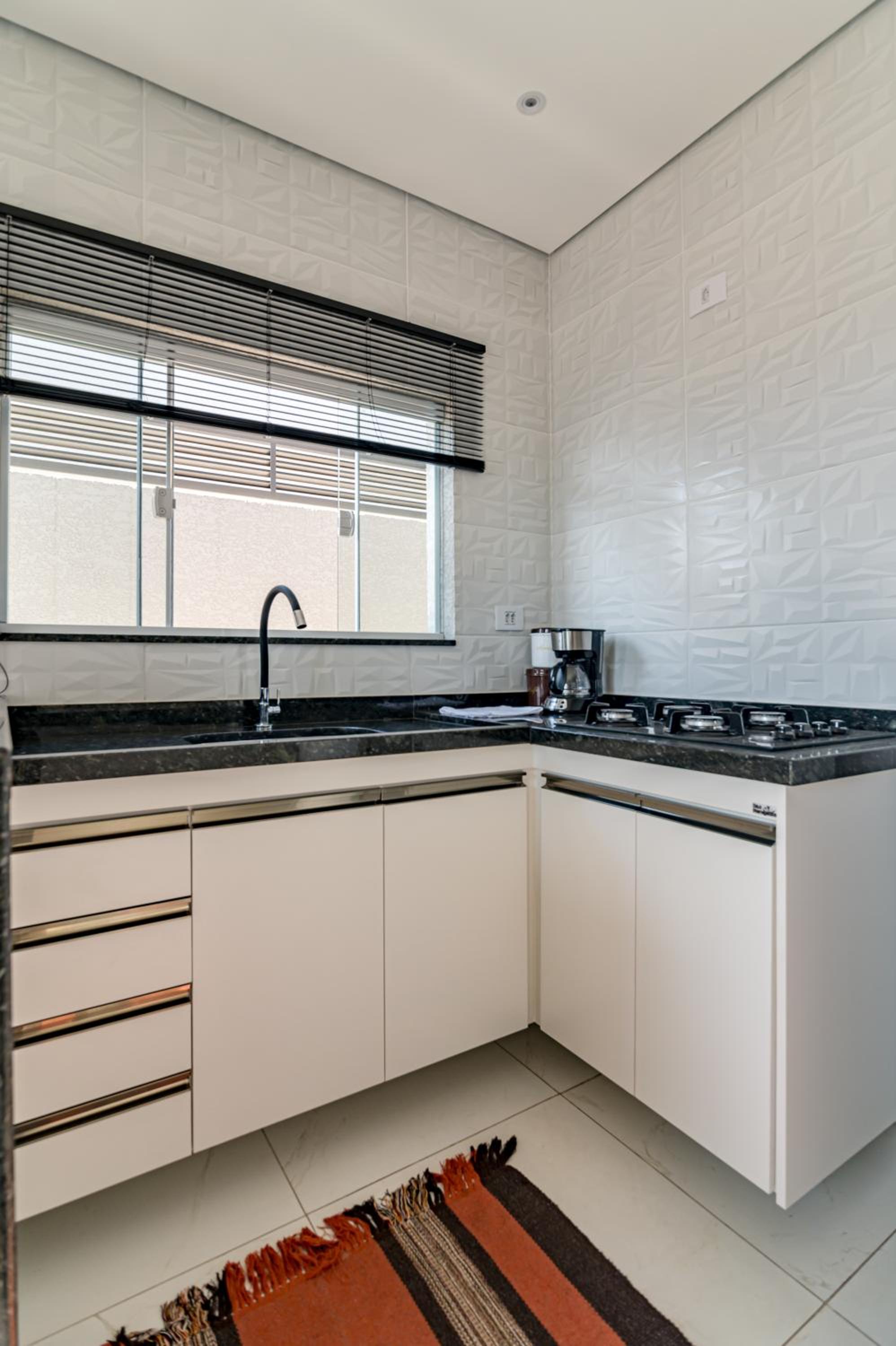 One-Bedroom Apartment - Photo 9