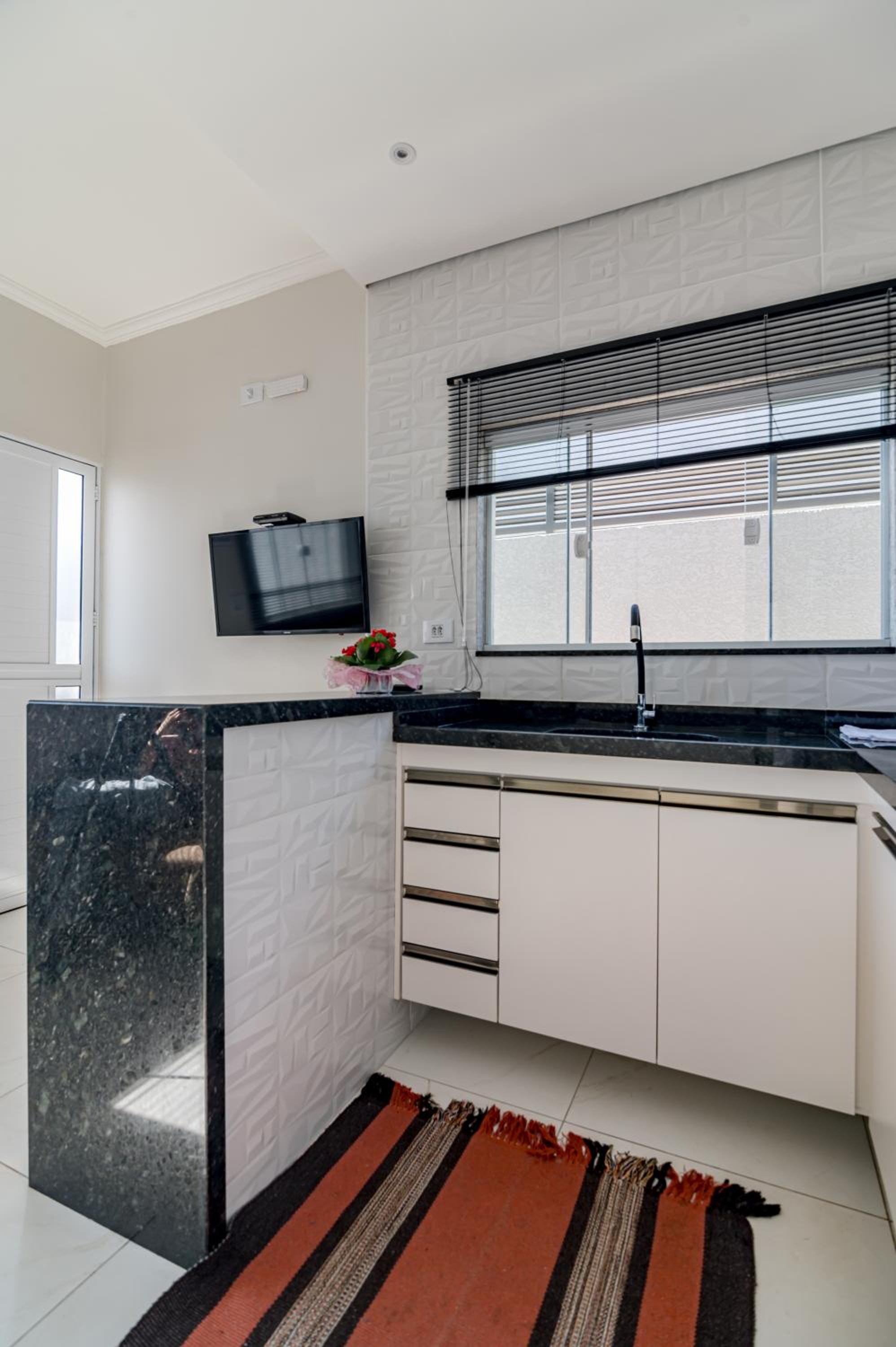 One-Bedroom Apartment - Photo 11