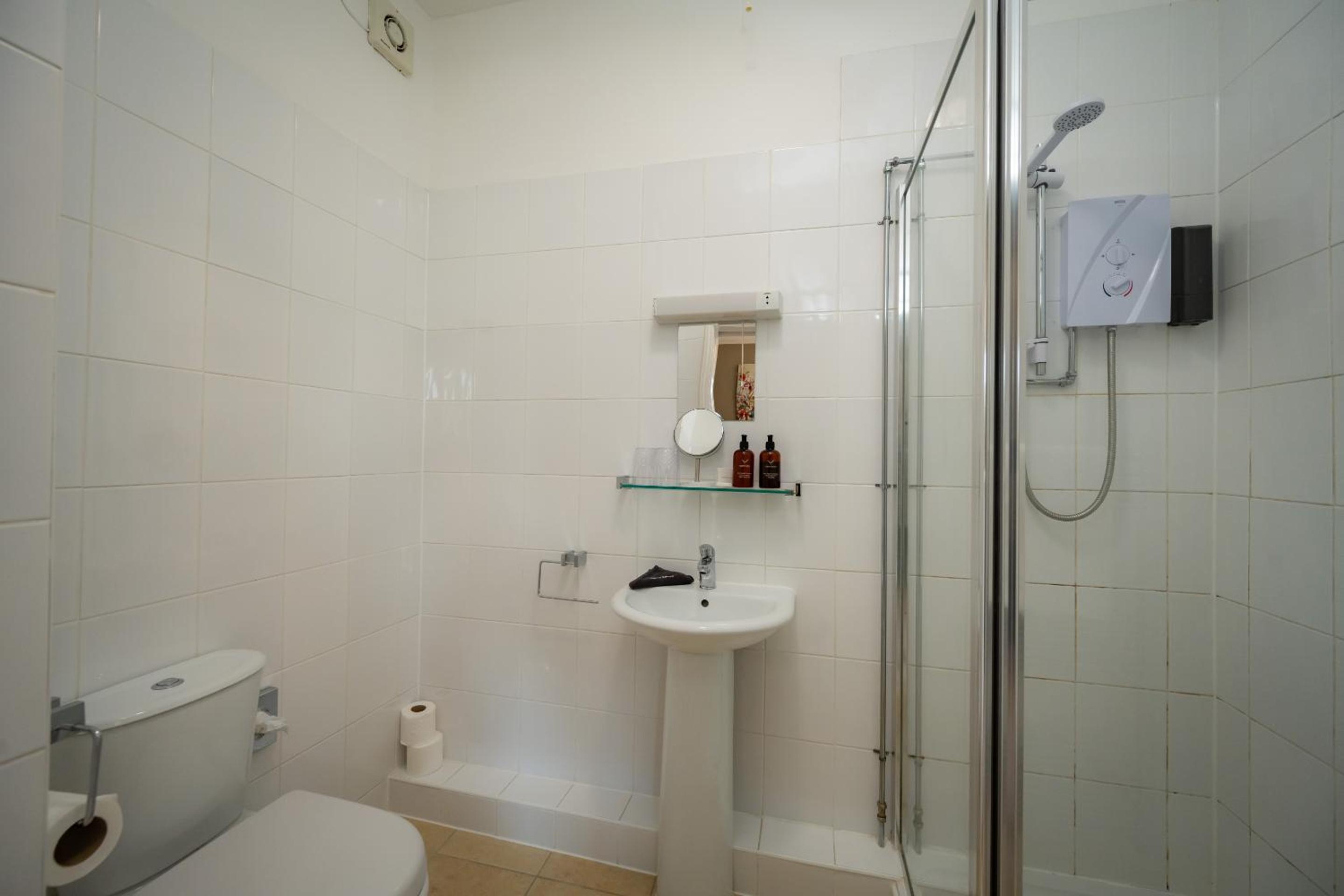 Standard Double Room - Photo 14