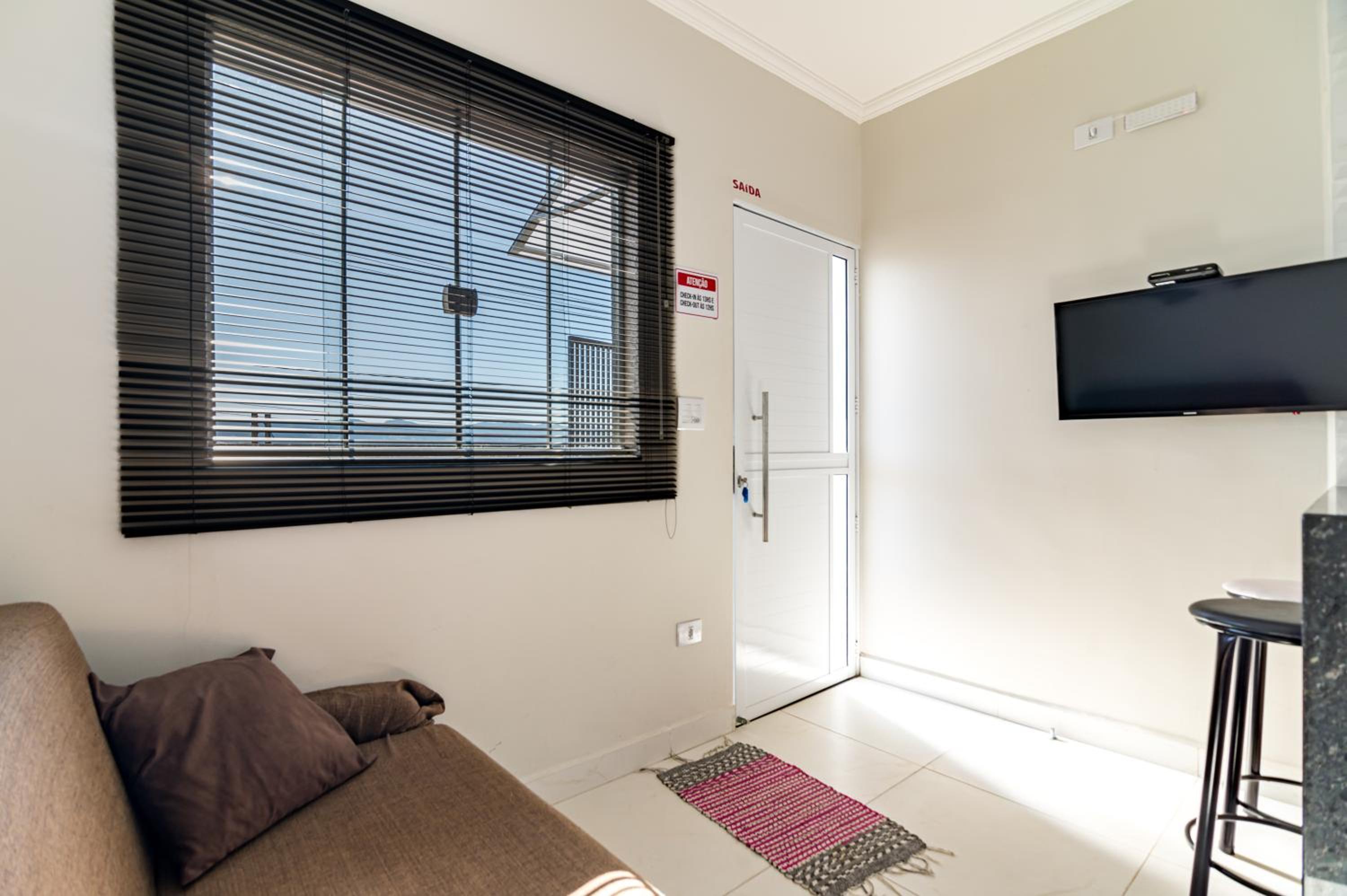 One-Bedroom Apartment - Photo 32