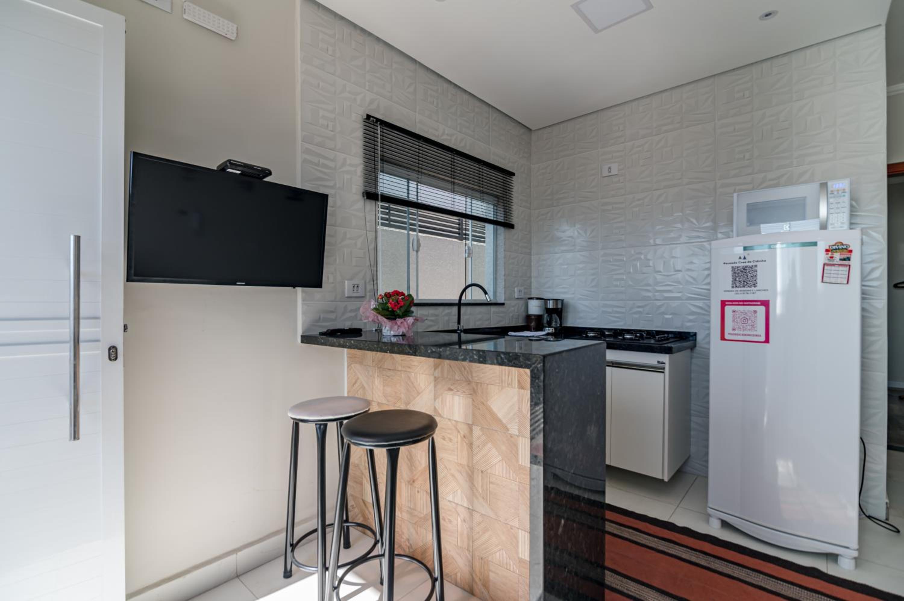 One-Bedroom Apartment - Photo 33
