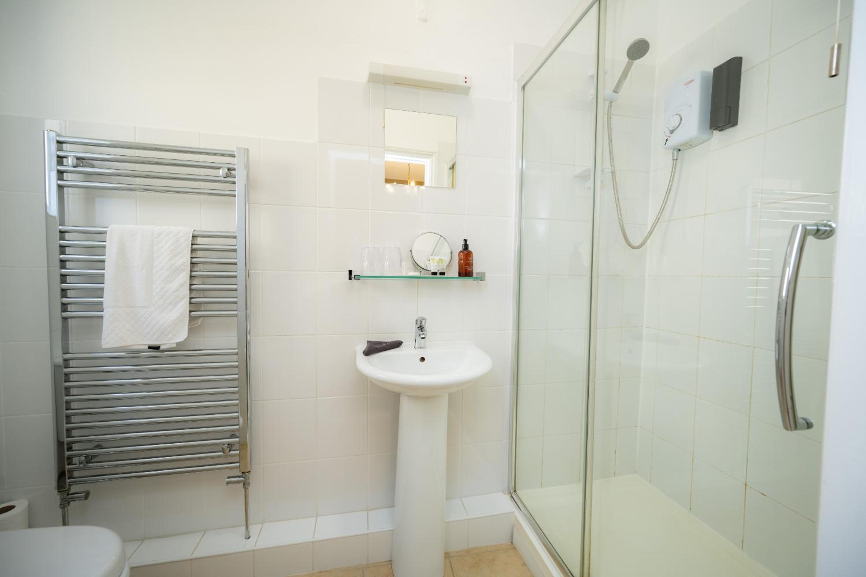 Standard Double Room - Photo 16