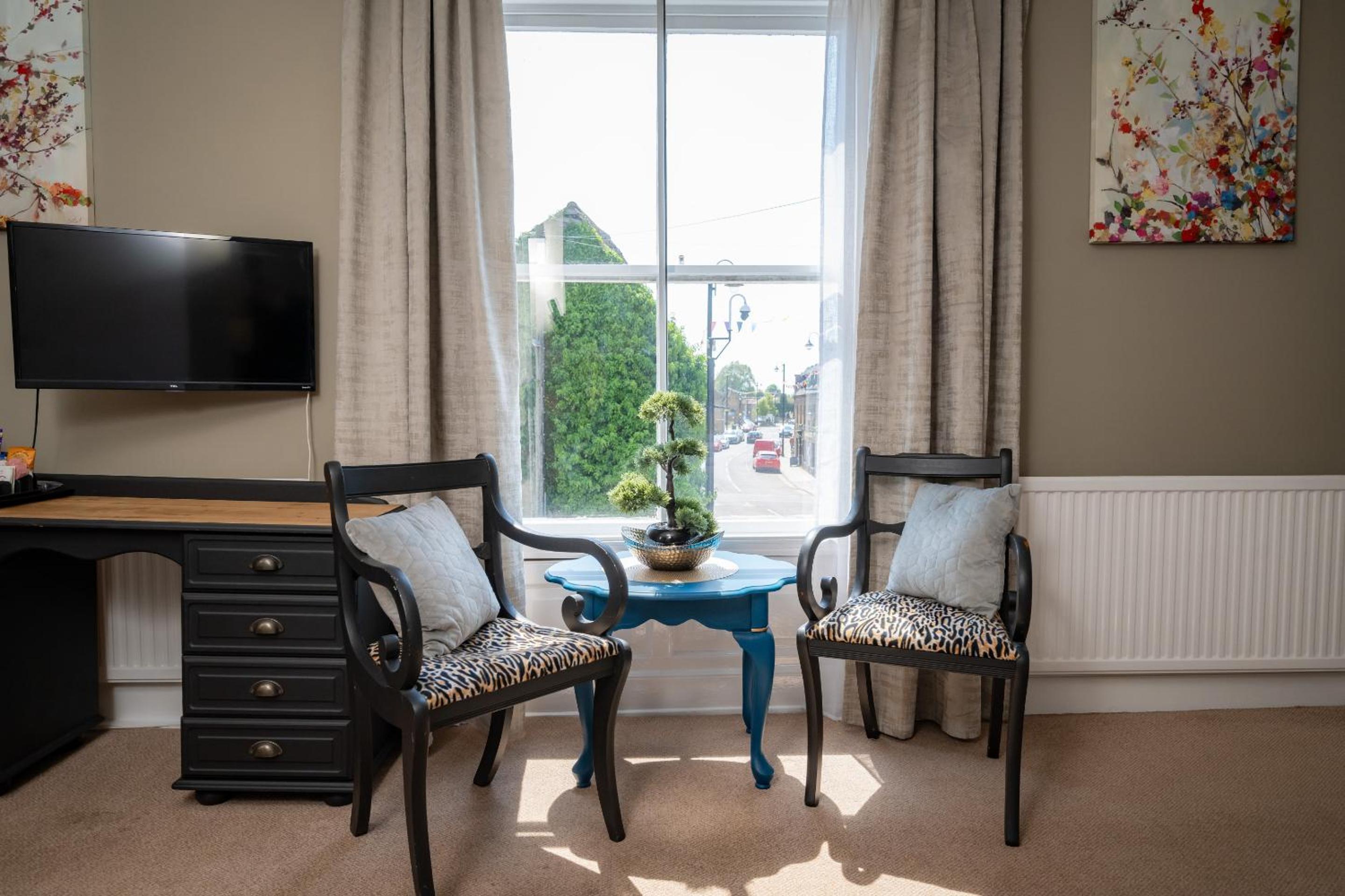 Large Double Room - Photo 4