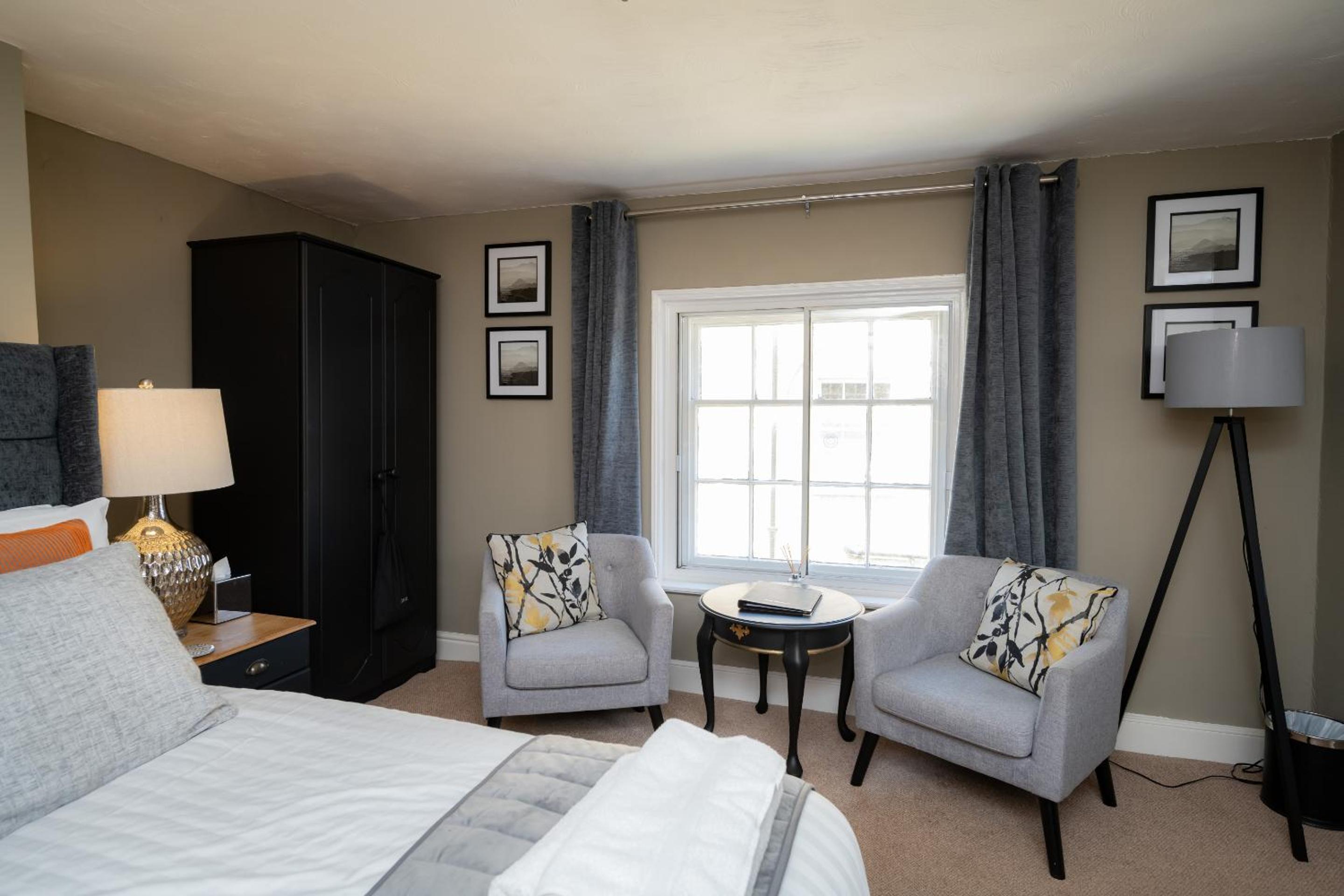 Large Double Room - Photo 8