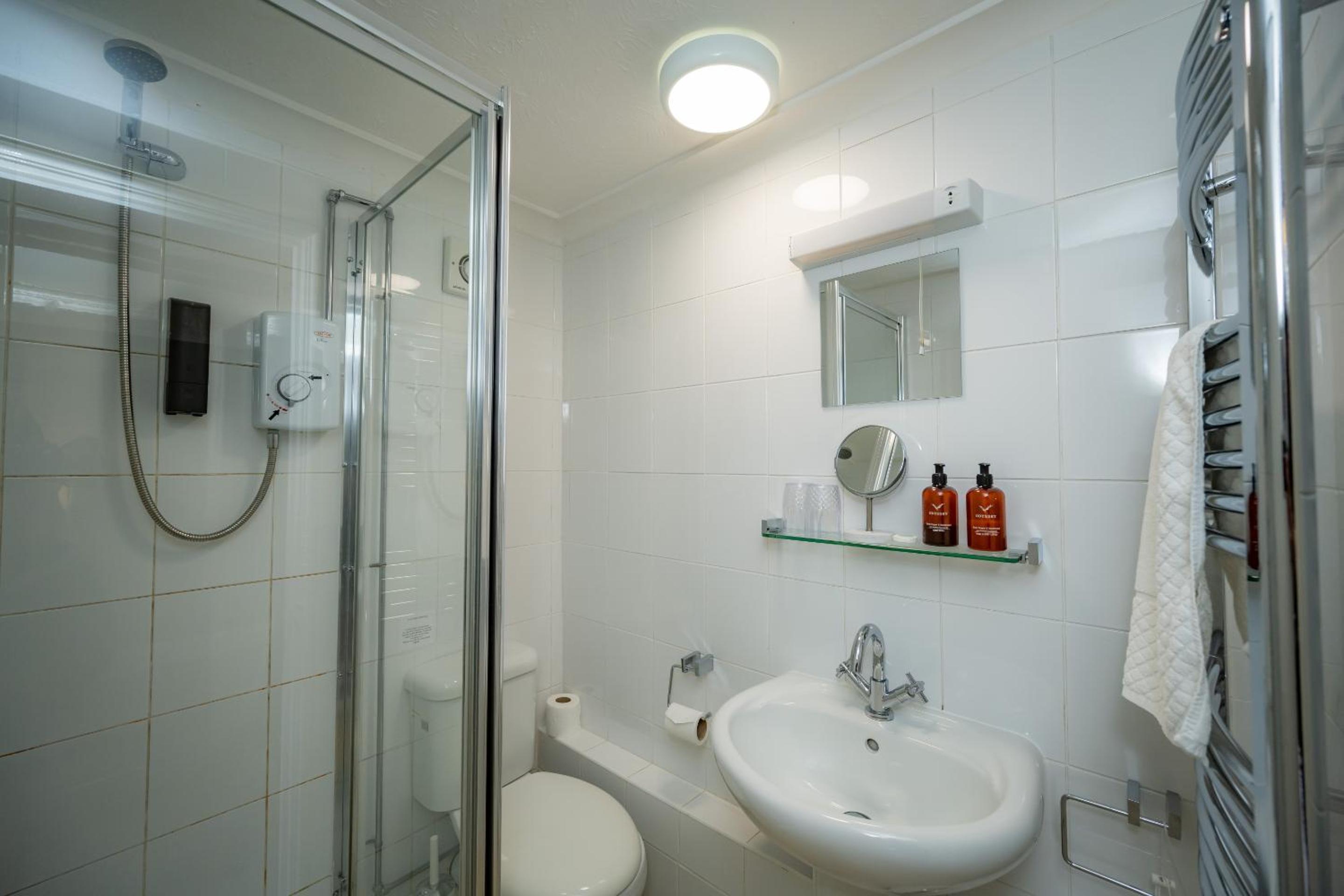 Large Double Room - Photo 3