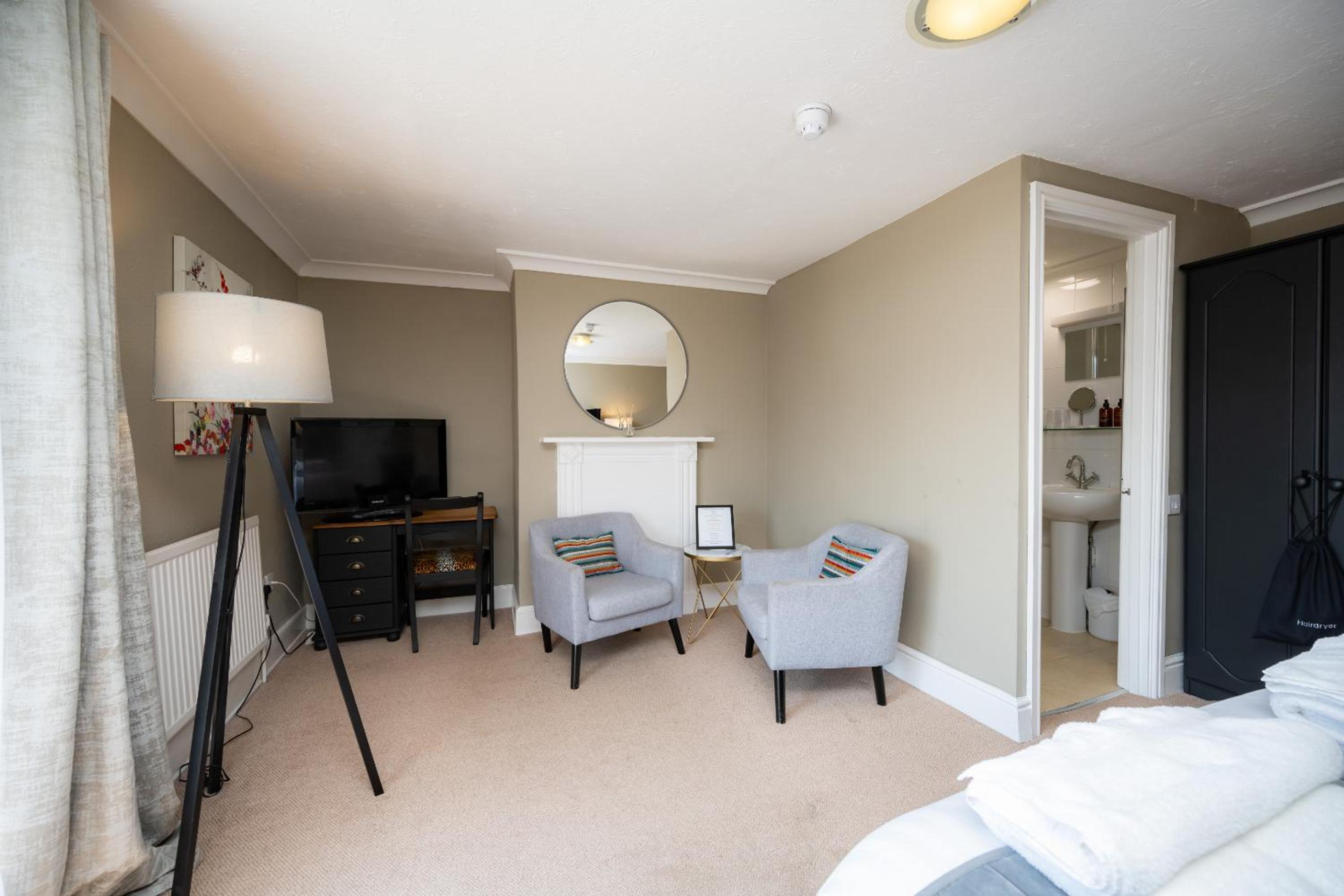 Large Double Room - Photo 2