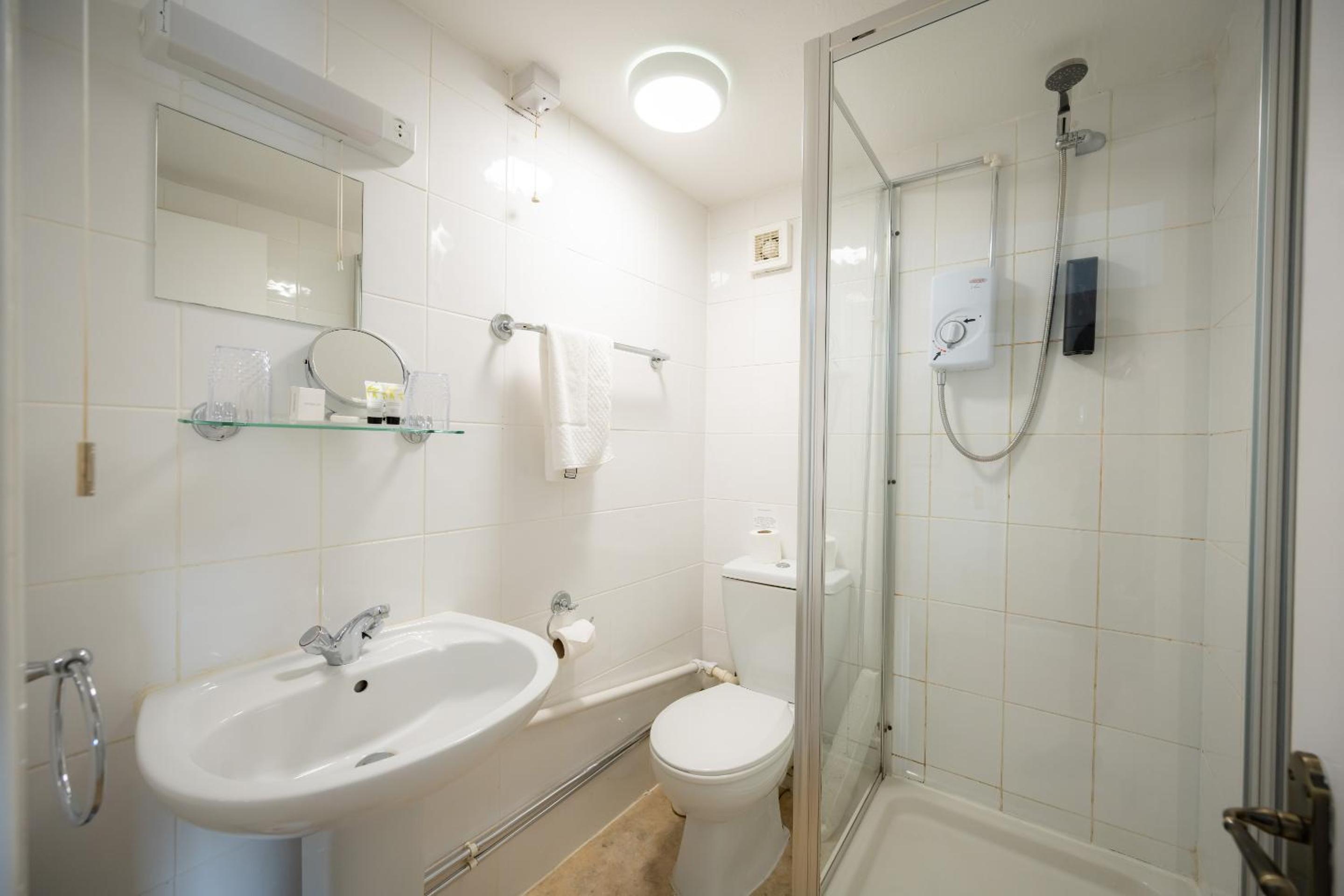 Standard Double Room - Photo 7