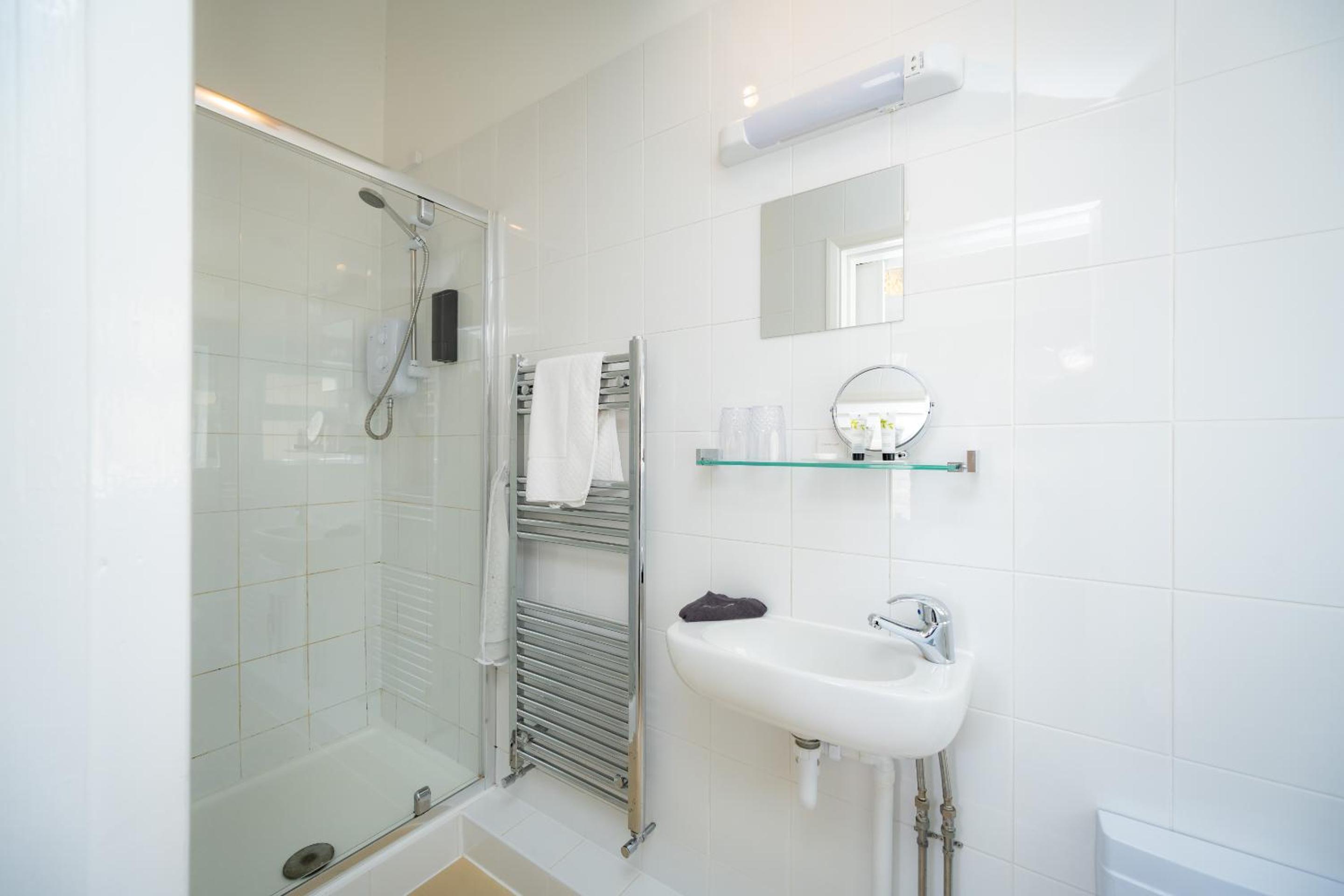 Standard Double Room - Photo 10