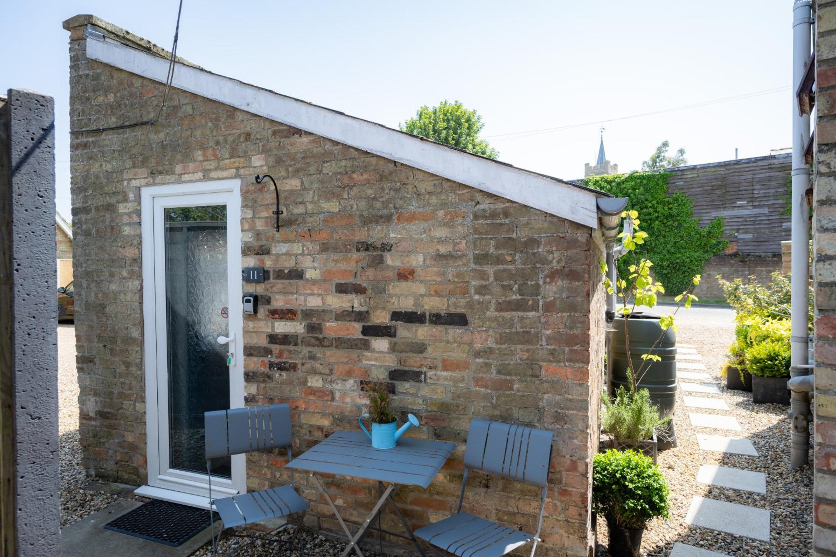 Standard Double Room - Photo 8