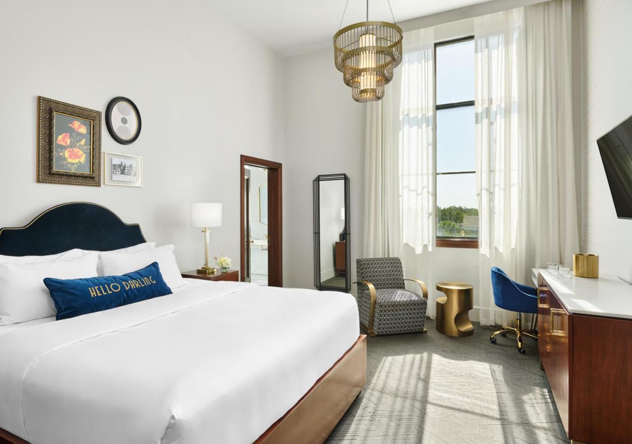Deluxe King Room - Photo 3