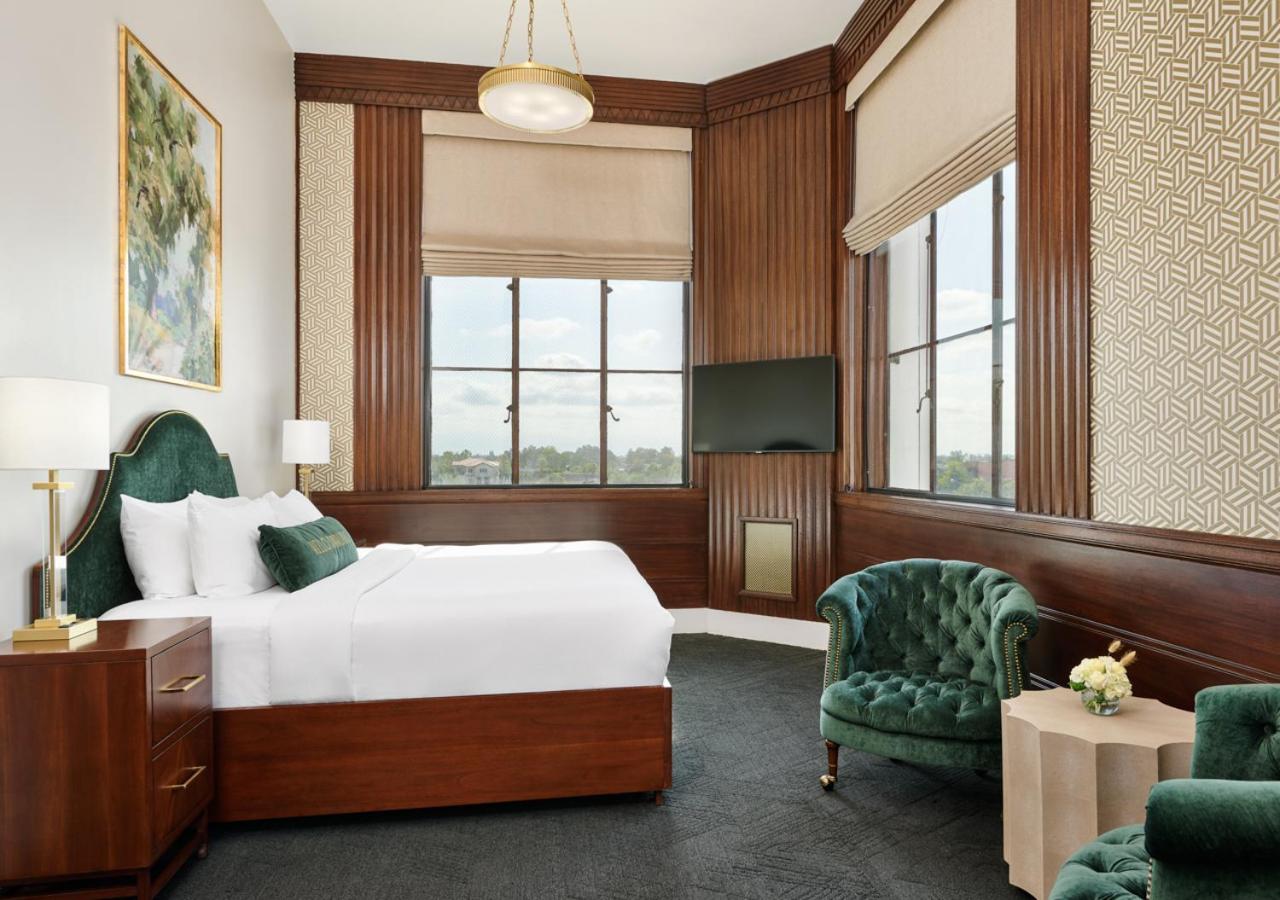 Executive Suite - Photo 3