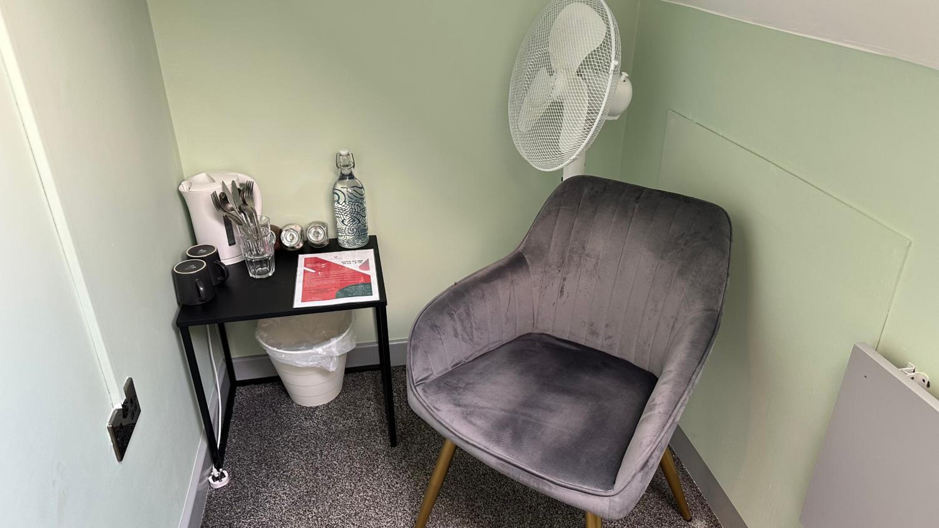 Double Ensuite Room 6 - Photo 10