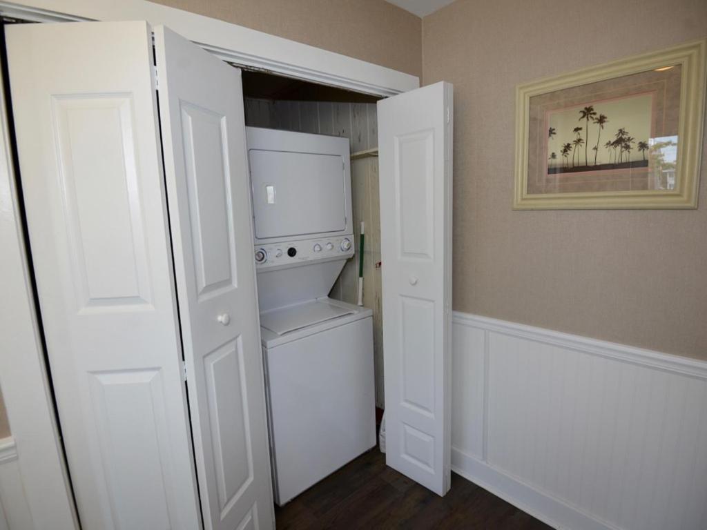 Three-Bedroom House photo 3
