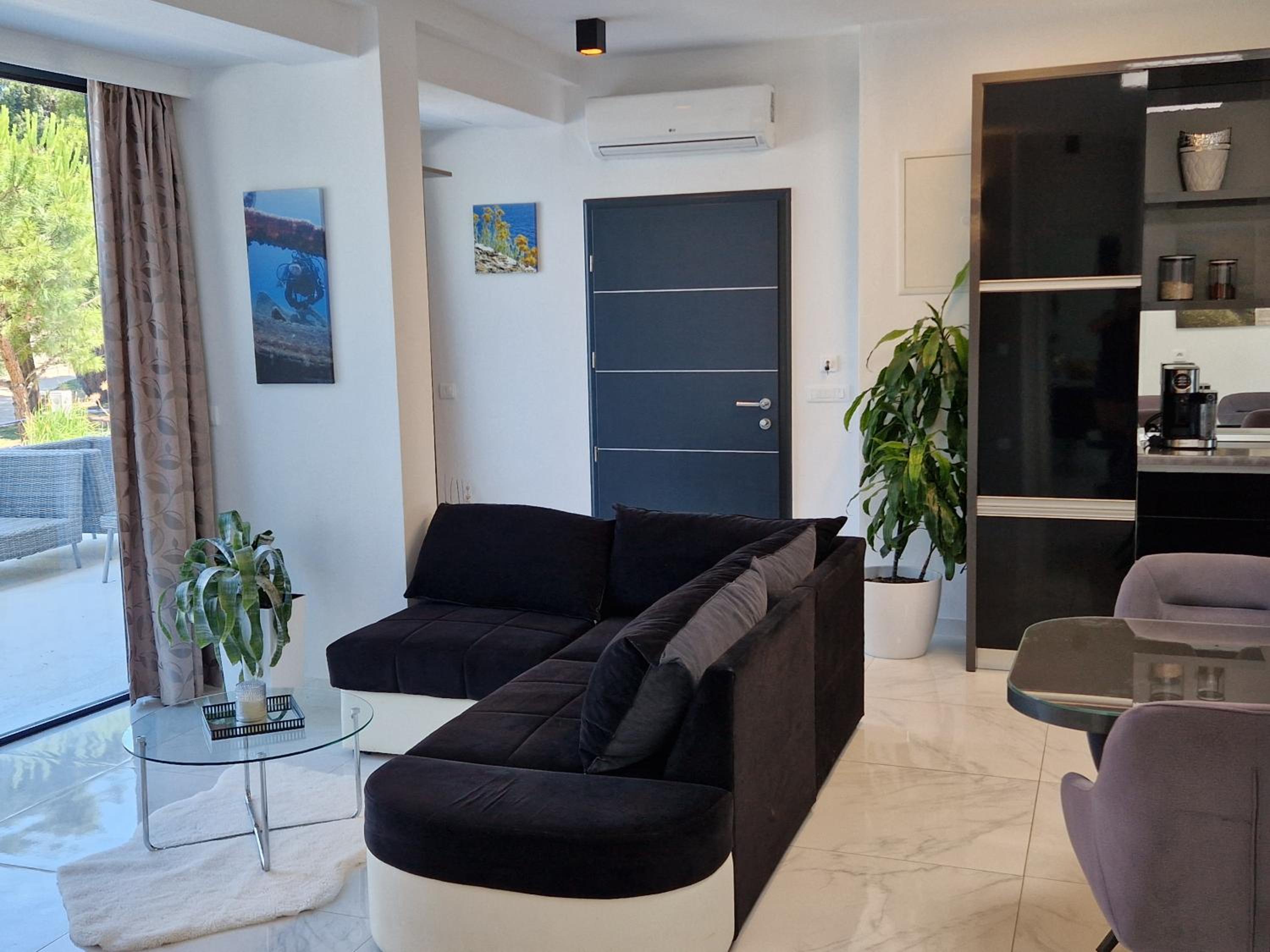 Deluxe One-Bedroom Apartment with Sea View- Ground Floor photo 1