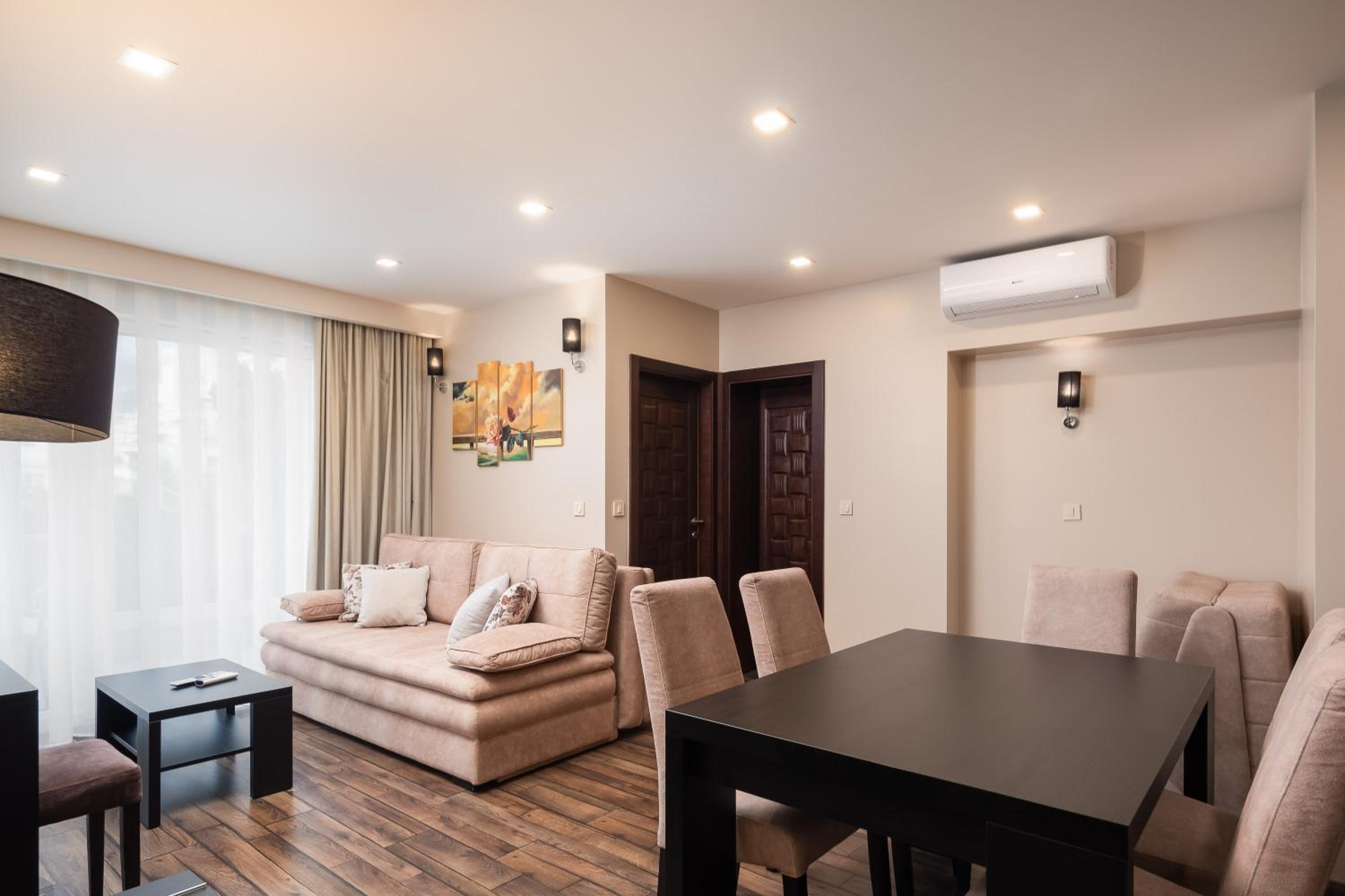 One-Bedroom Apartment with Balcony photo 3