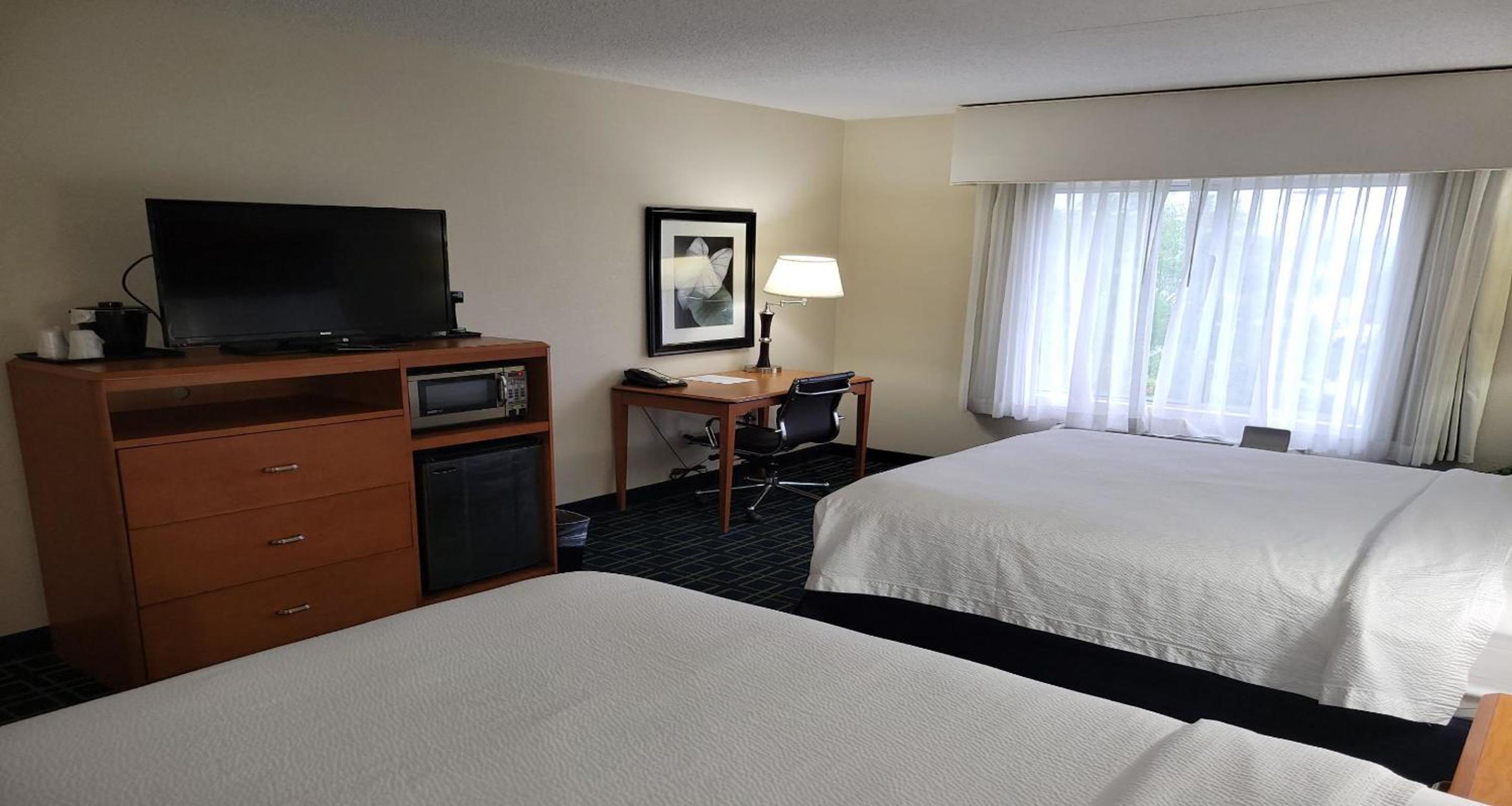 Queen Room with Two Queen Beds photo 1