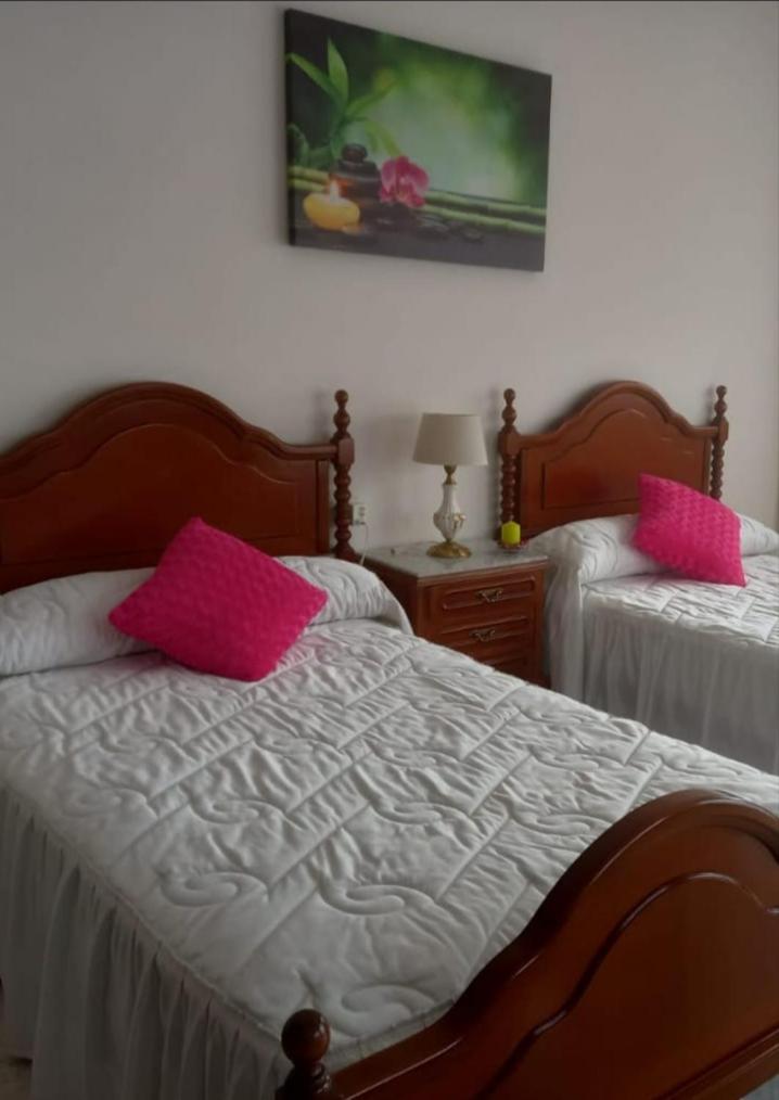 Quadruple Room with Private Bathroom photo 1