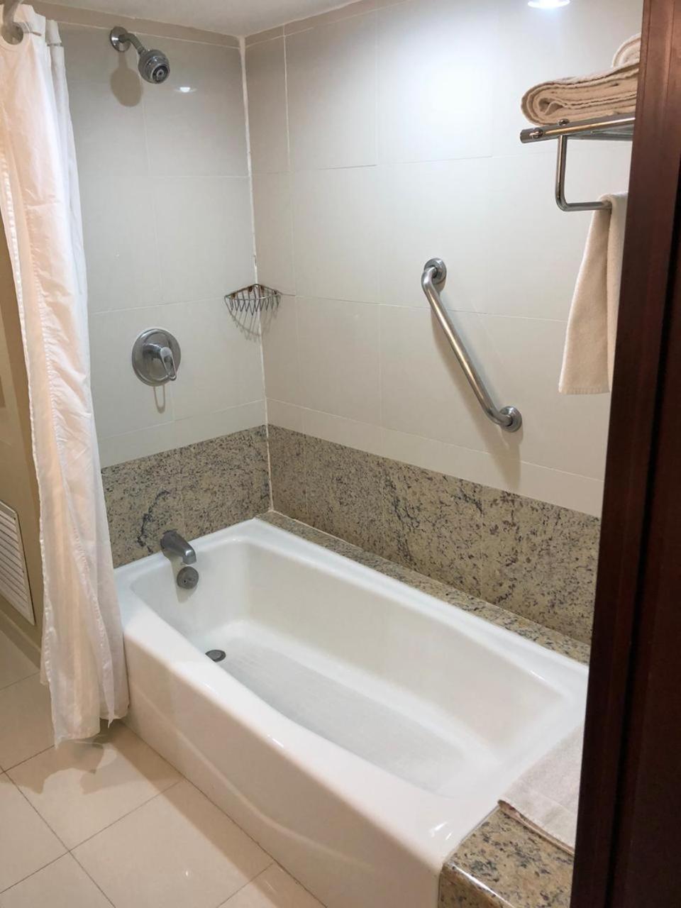 Standard, Guest room, 1 King or 2 Double, No view - Photo 4