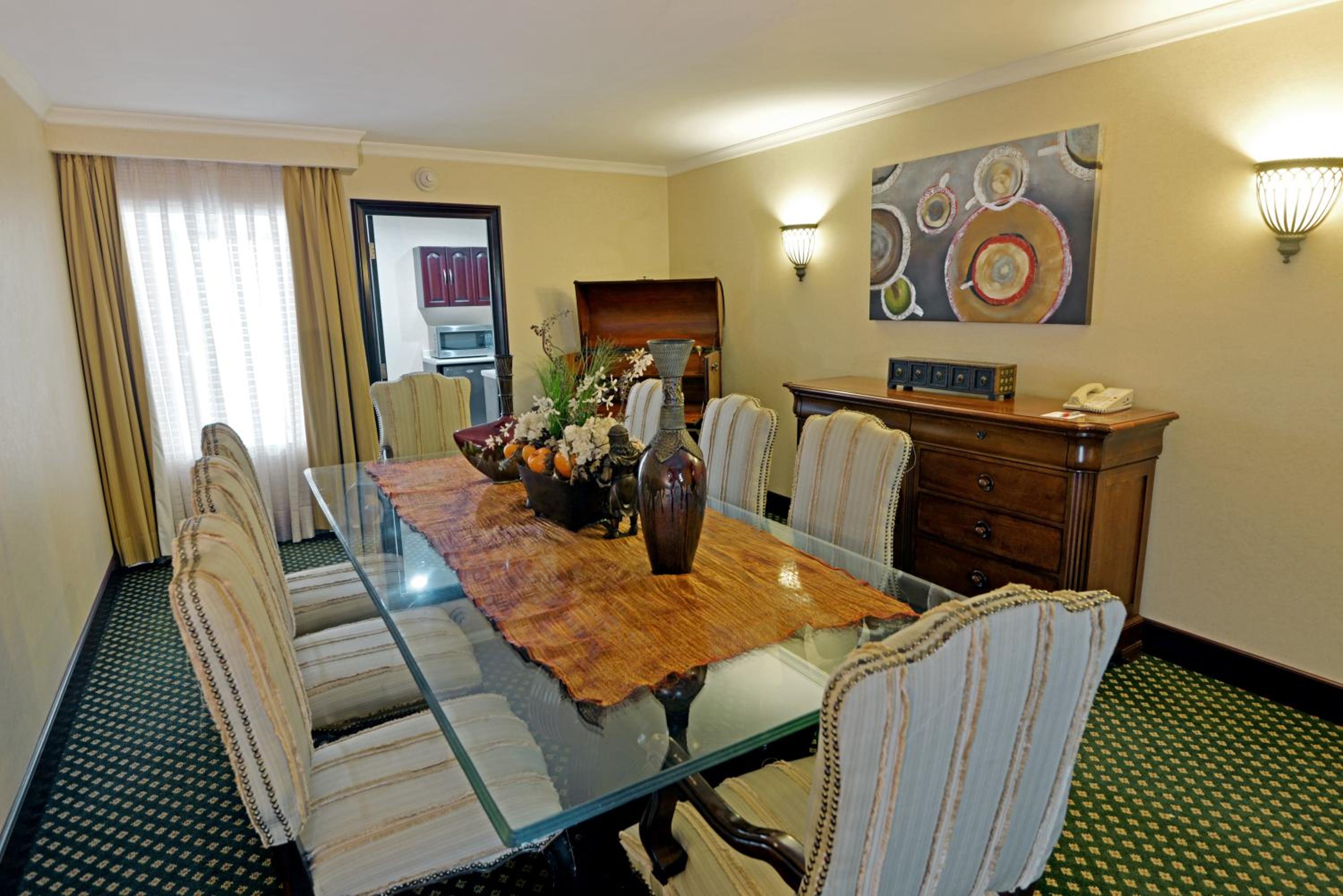 Executive lounge access, 1 Bedroom Presidential Suite photo 3