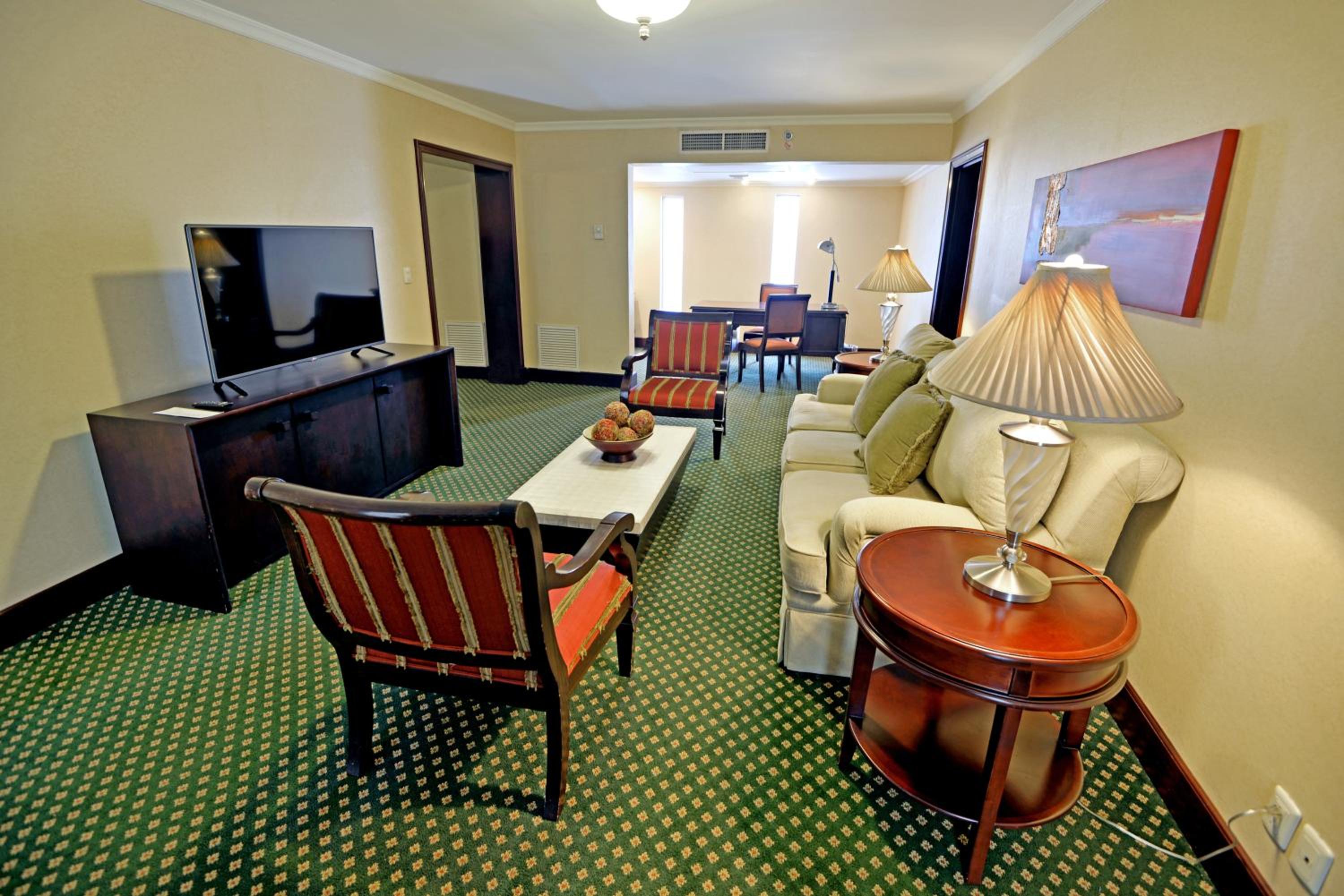 Executive lounge access, 1 Bedroom Presidential Suite photo 1