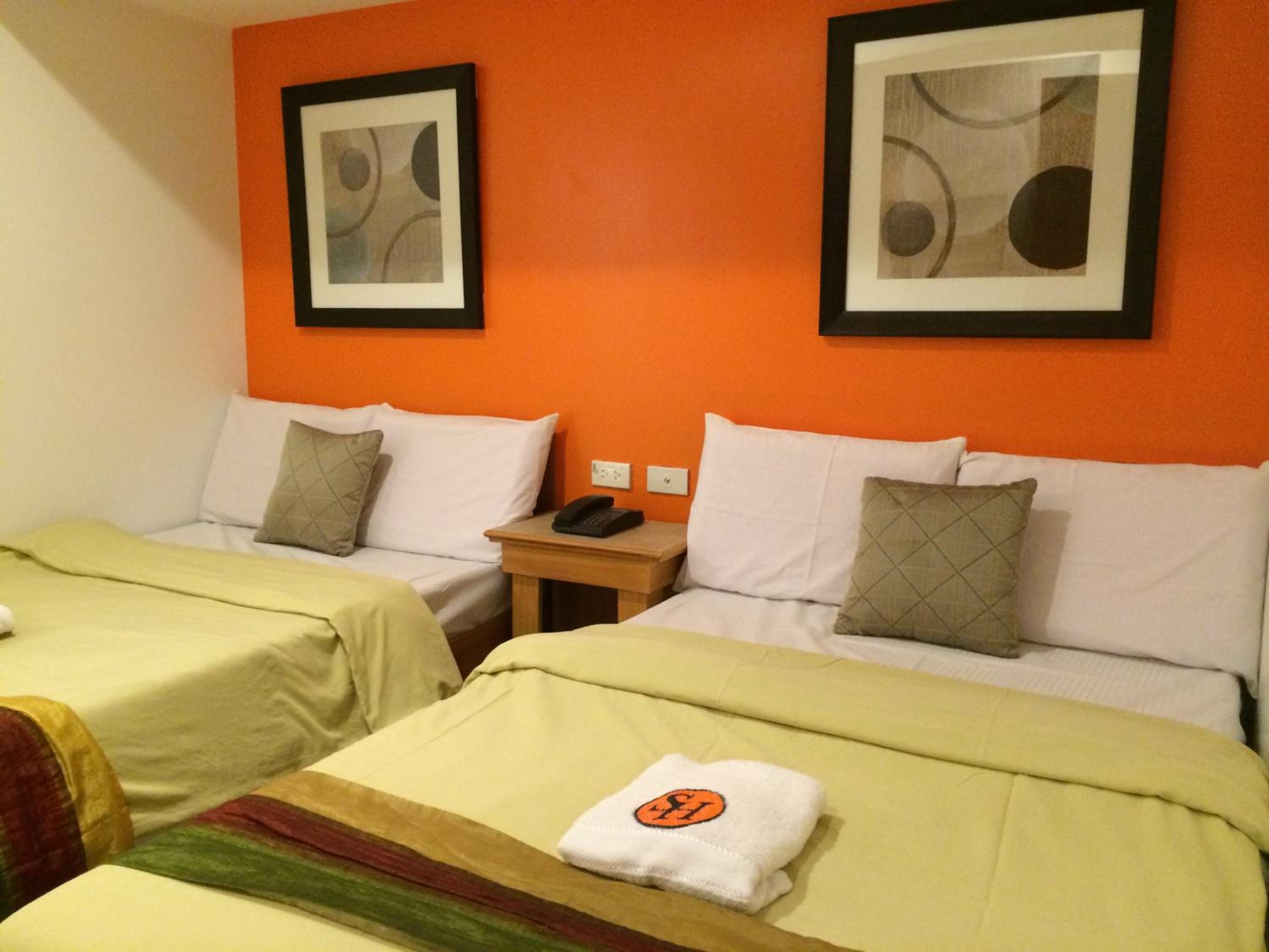 Quadruple Room with Private Bathroom - Photo 5
